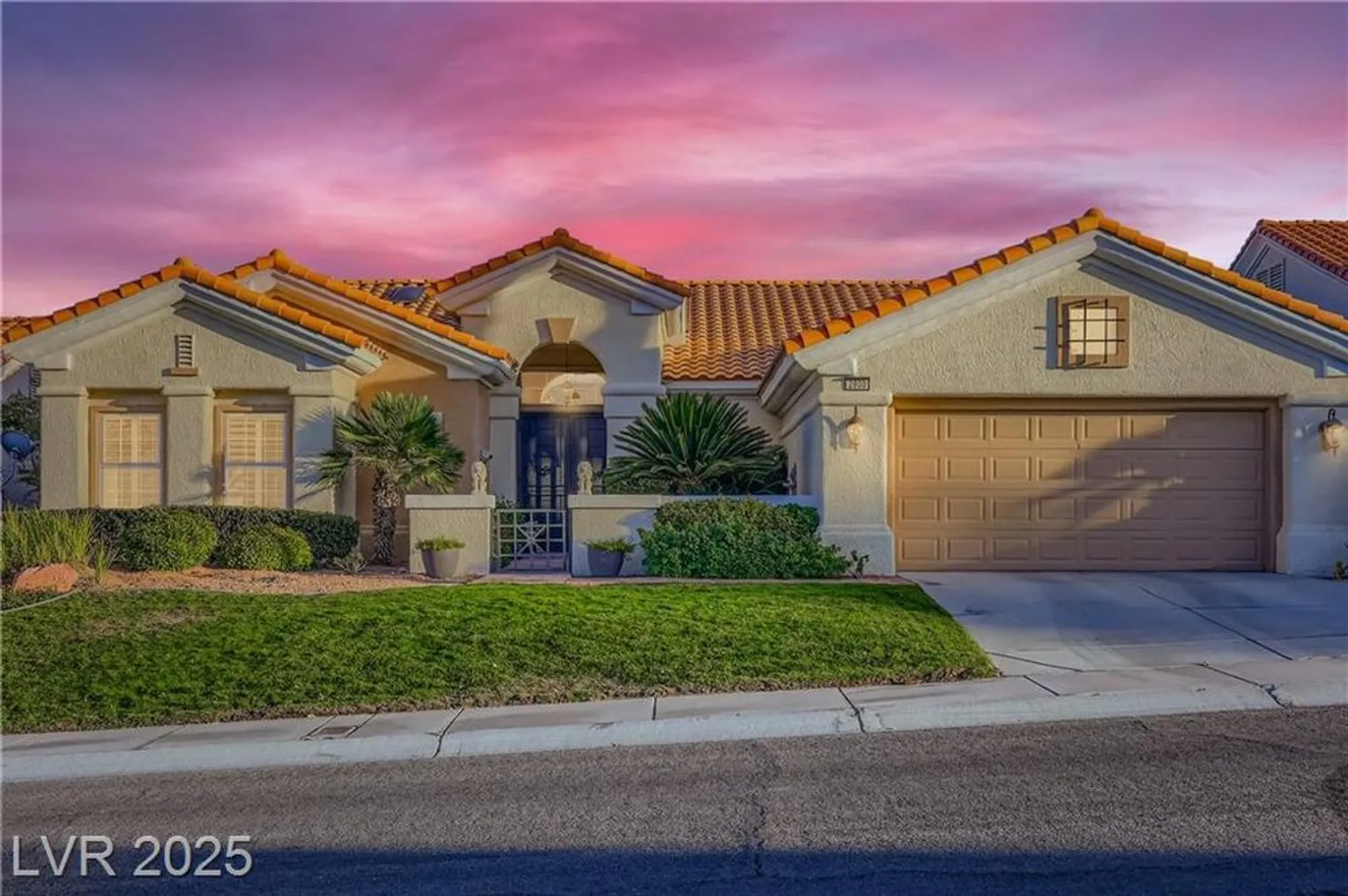 Property Slideshow image 31 of 35 | 2800 darby falls dr, Las Vegas, NV, 89134