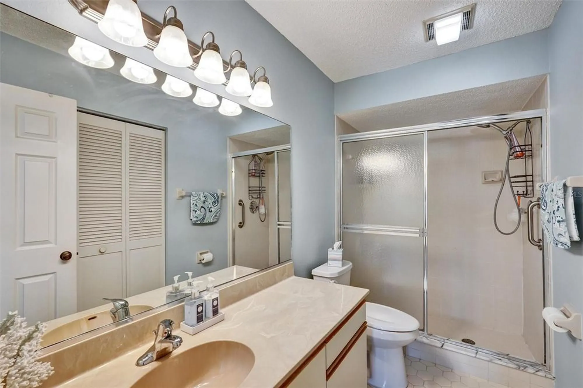 Property Slideshow image 18 of 27 | 6221 timber lake dr unit c10, Sarasota, FL, 34243