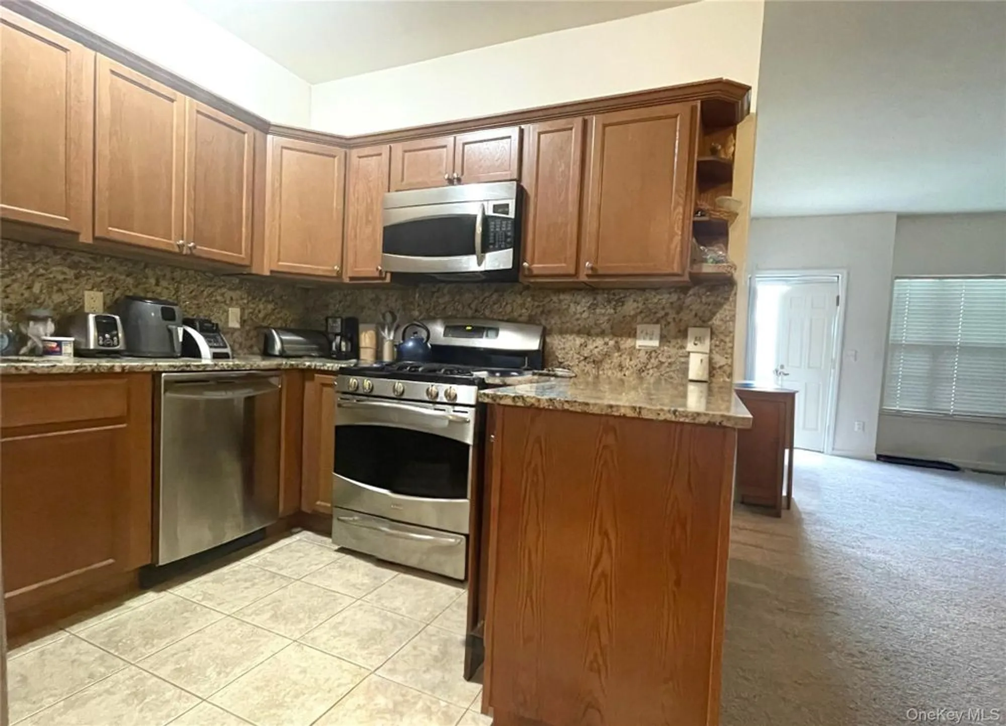 Property Slideshow image 5 of 20 | 272 spring dr, East Meadow, NY, 11554