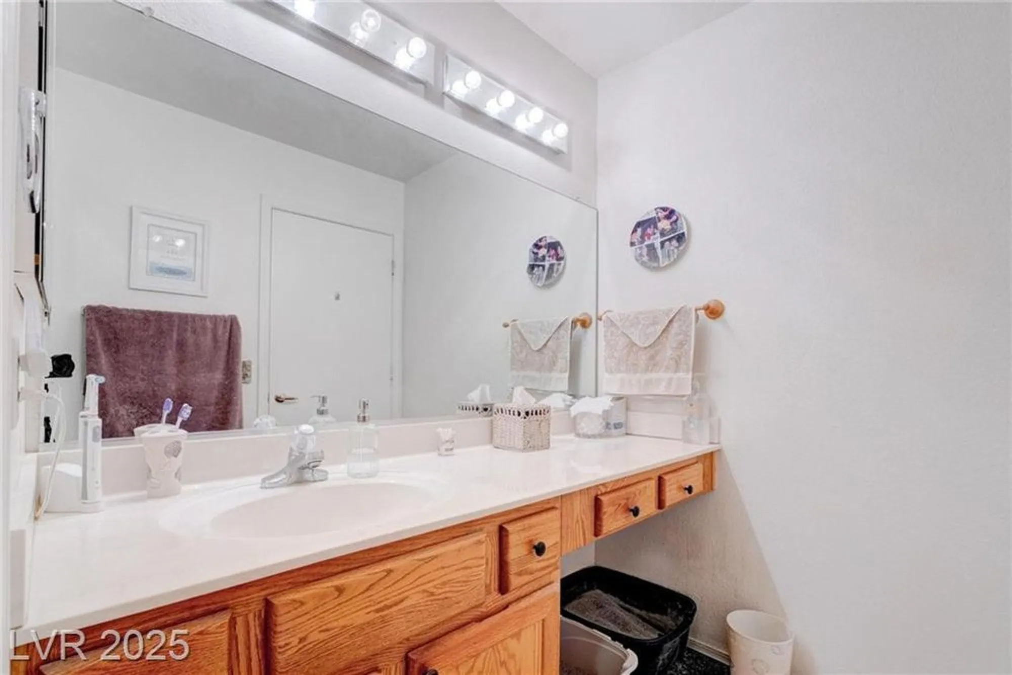 Property Slideshow image 30 of 42 | 2541 desert glen dr, Las Vegas, NV, 89134