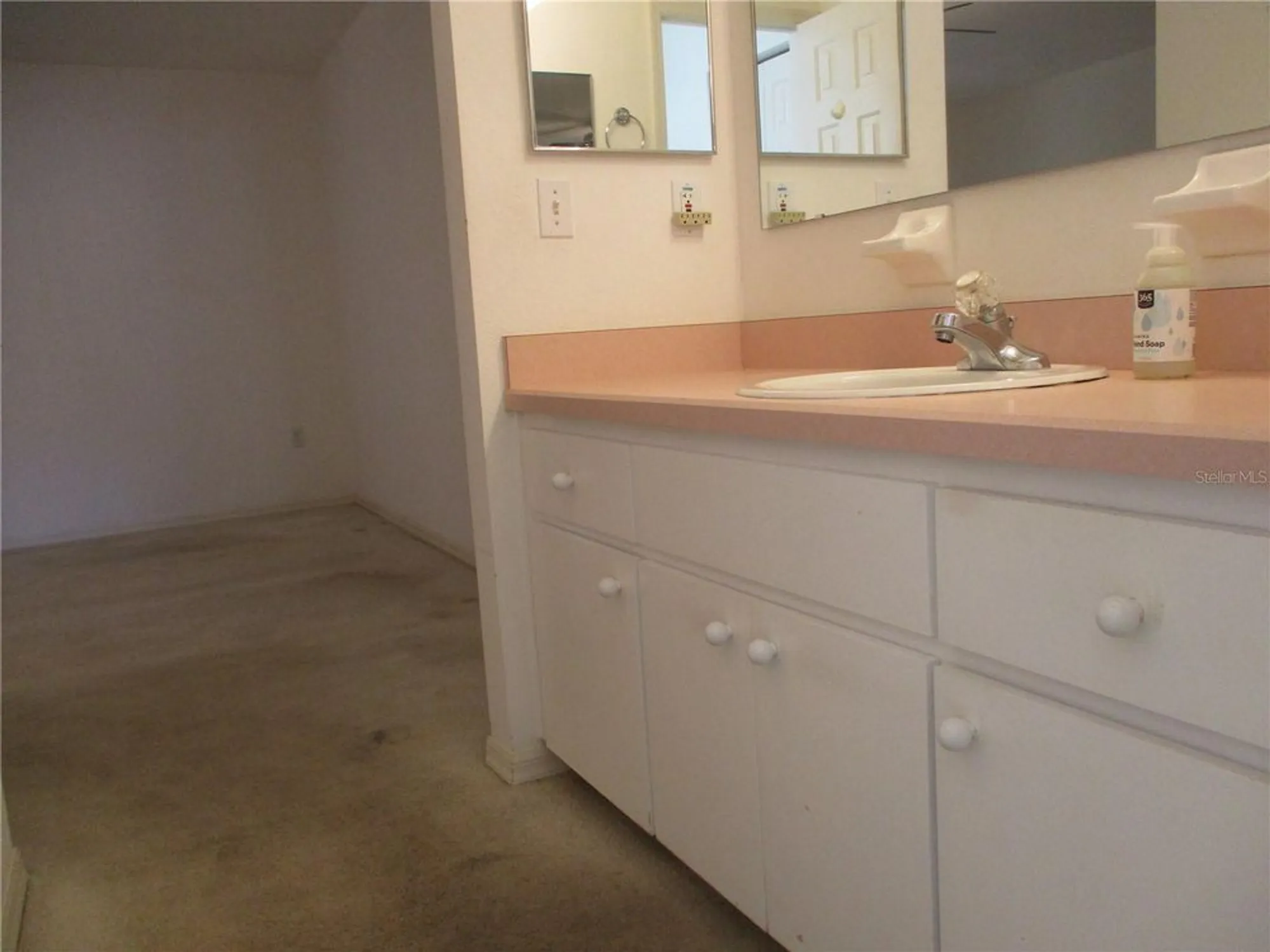 Property Slideshow image 24 of 77 | 14652 sw 112th cir, Dunnellon, FL, 34432