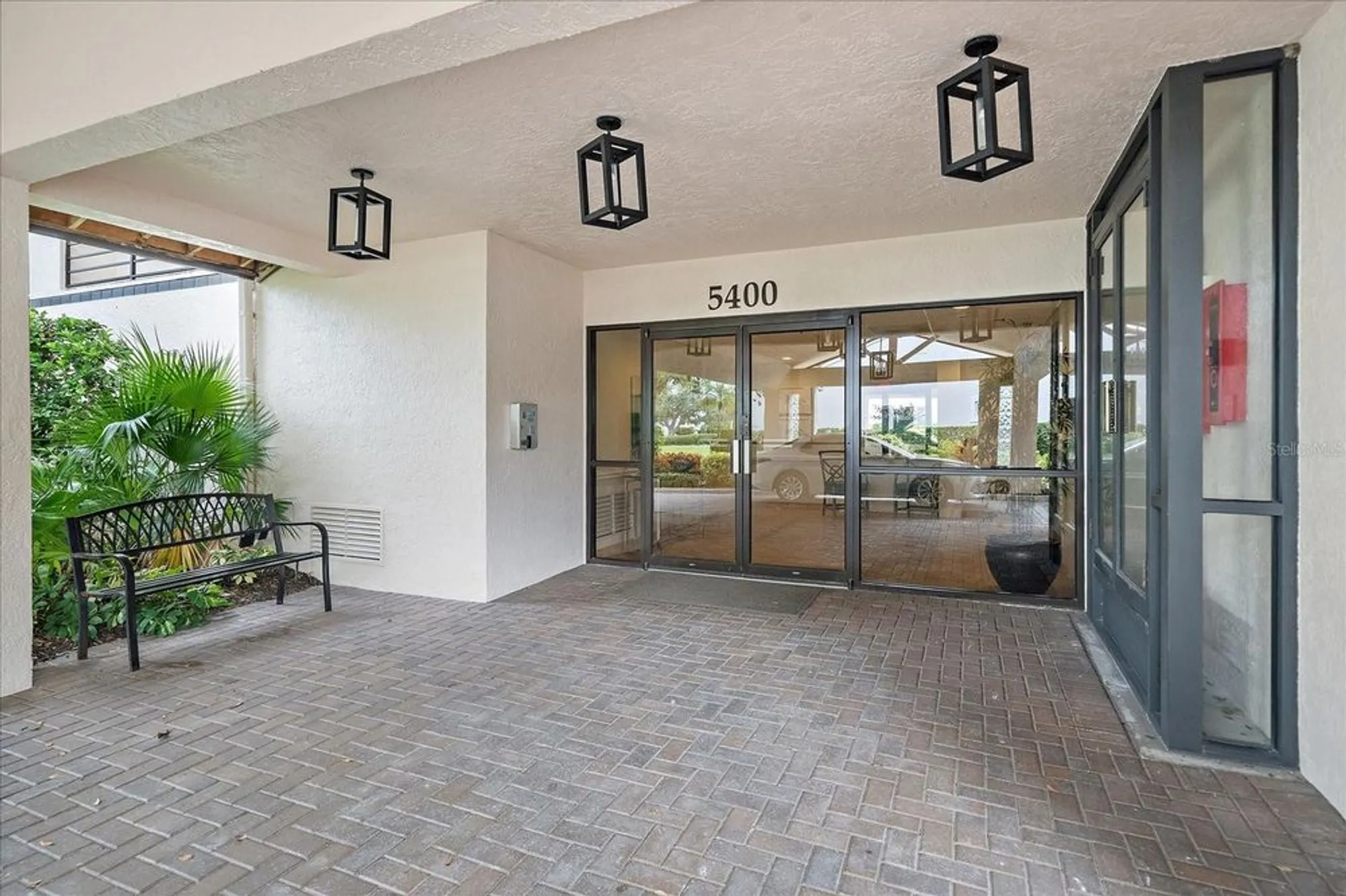 Property Slideshow image 4 of 52 | 5400 eagles point cir apt 405, Sarasota, FL, 34231