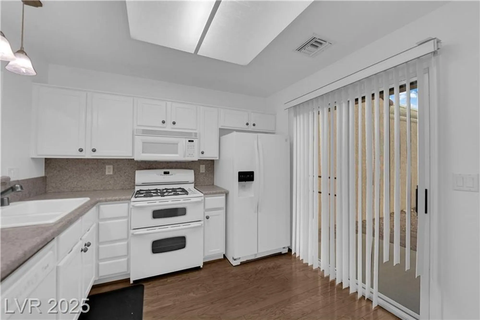 Property Slideshow image 17 of 40 | 9424 gold mountain dr, Las Vegas, NV, 89134