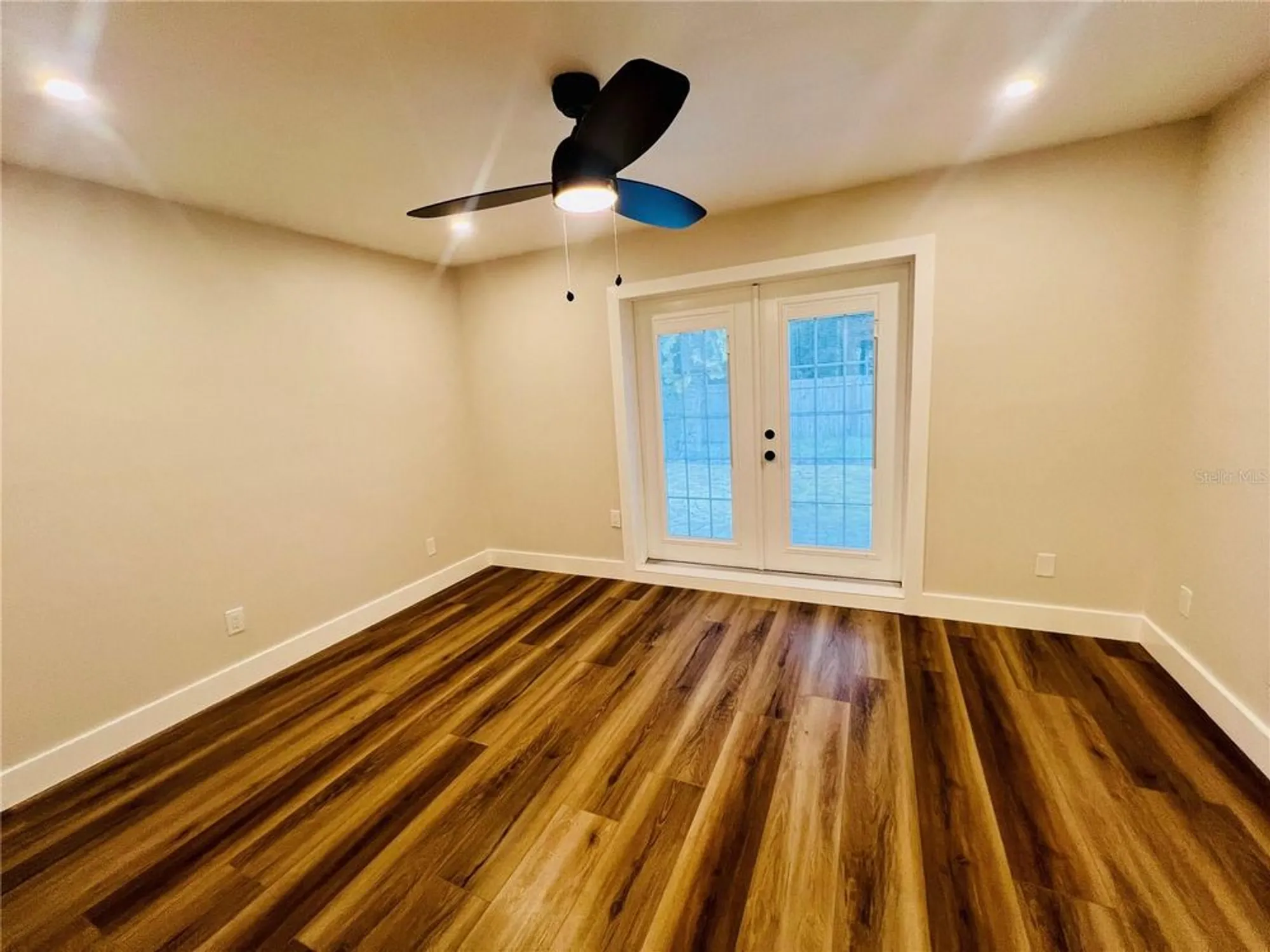 Property Slideshow image 20 of 28 | 801 leeward way, Palm Harbor, FL, 34685