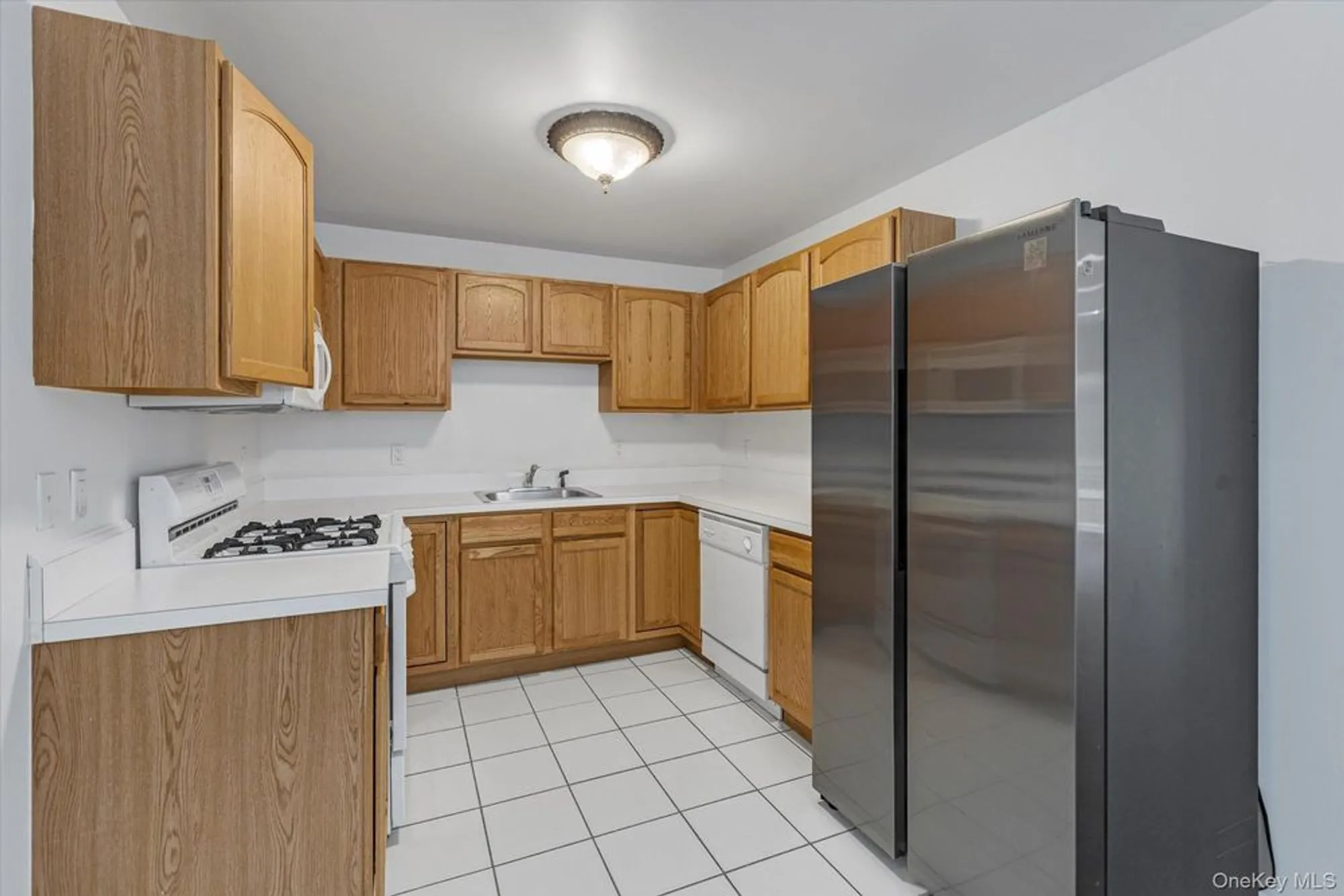 Property Slideshow image 7 of 26 | 911 altessa blvd, Melville, NY, 11747
