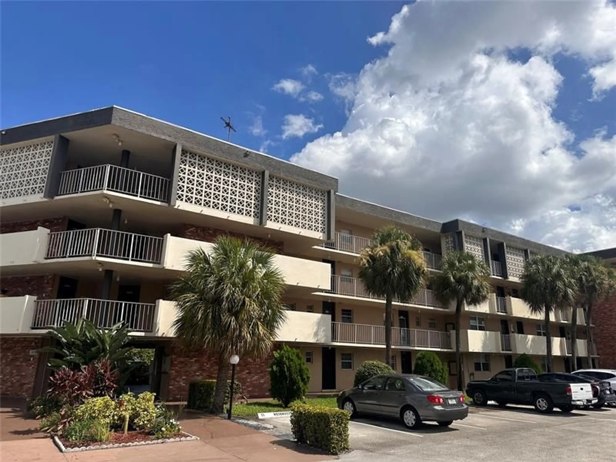 Property Slideshow image 1 of 2 | 3051 nw 46th ave apt 306, Lauderdale Lakes, FL, 33313