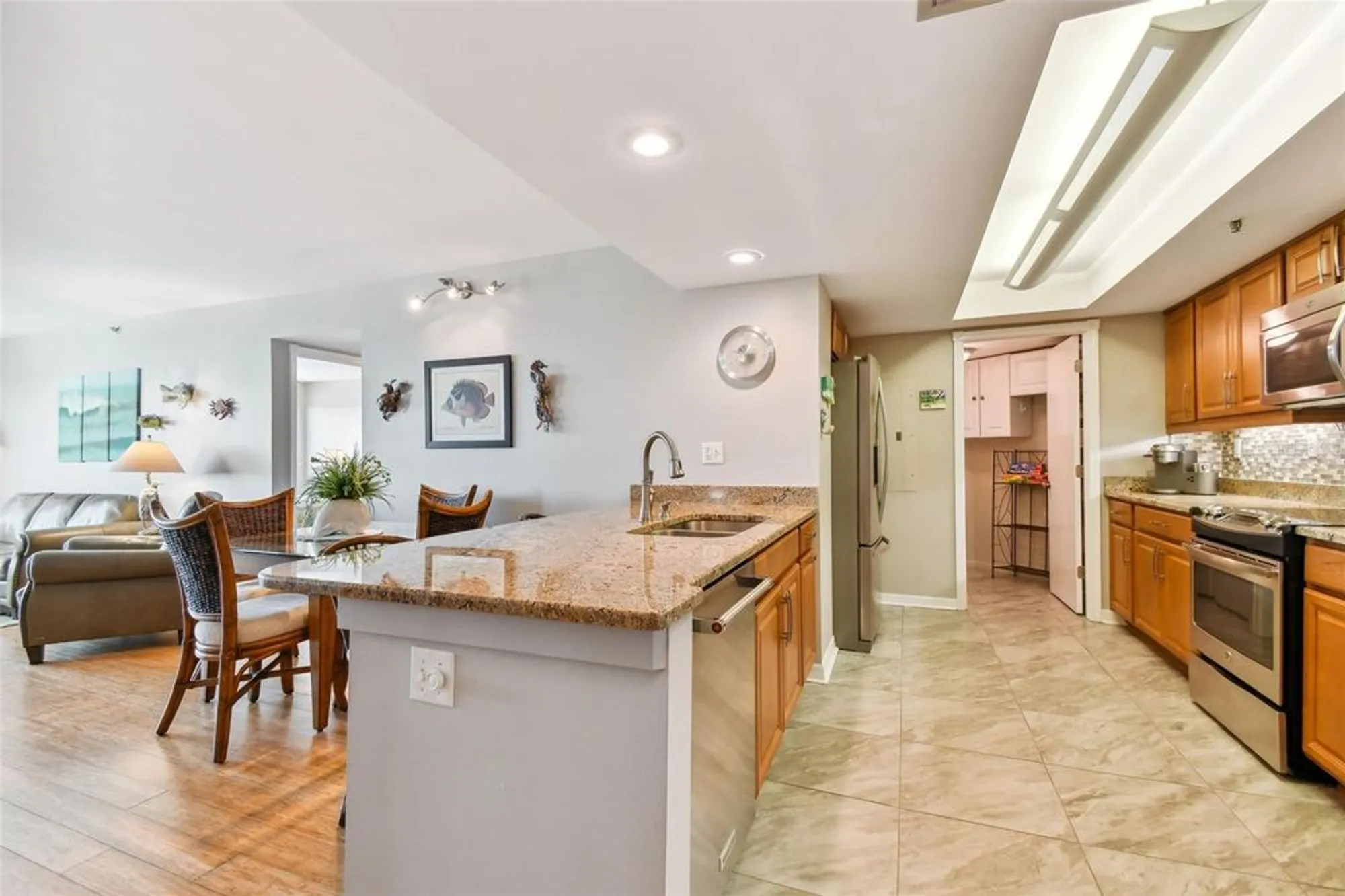 Property Slideshow image 5 of 70 | 6372 palma del mar blvd s apt 605, St Petersburg, FL, 33715