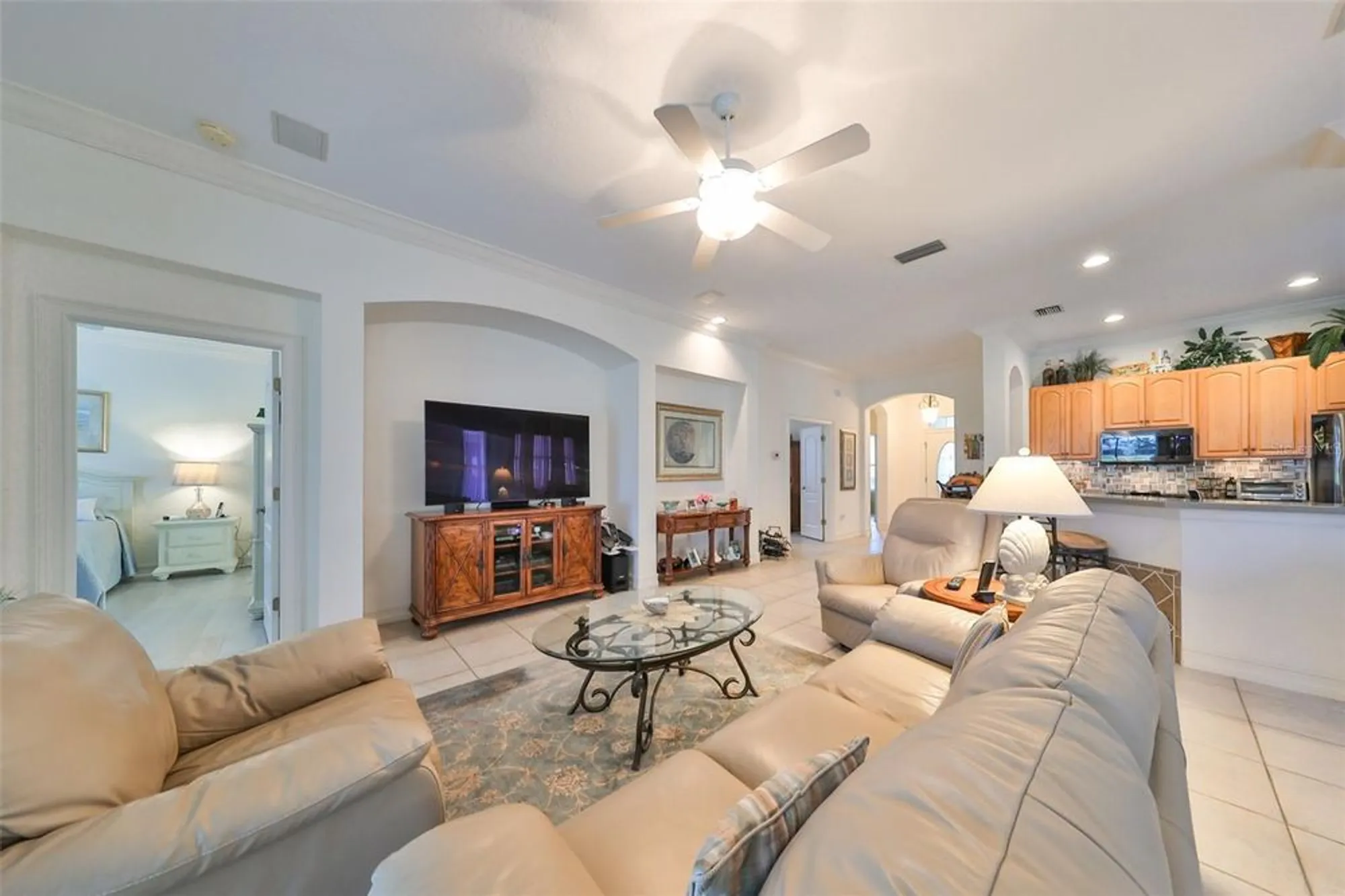 Property Slideshow image 16 of 37 | 1120 emerald dunes dr, Sun City Center, FL, 33573