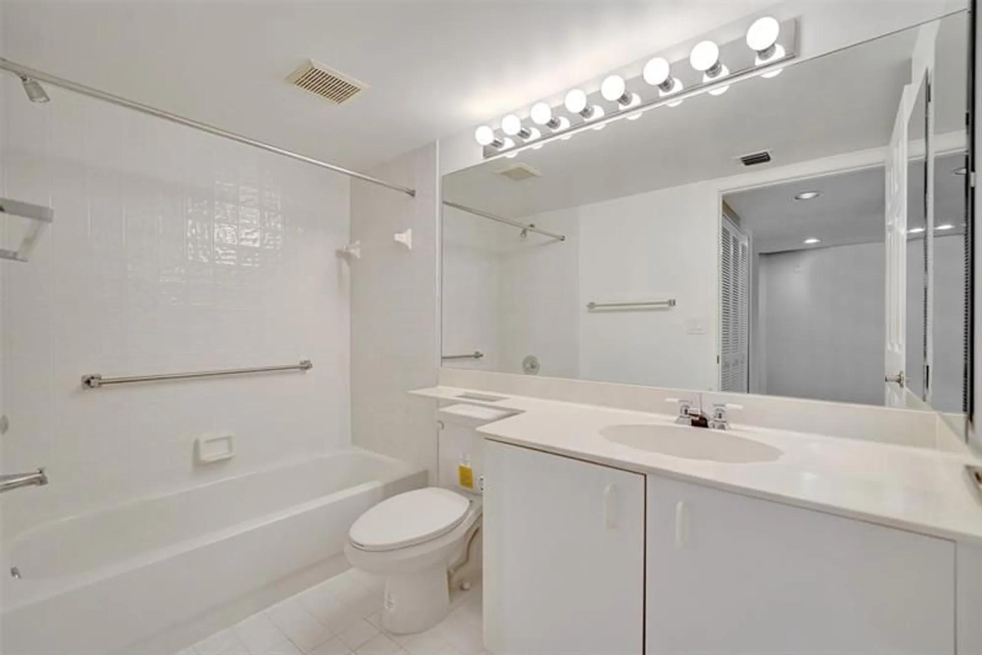 Property Slideshow image 45 of 69 | 9563 weldon cir apt d212, Fort Lauderdale, FL, 33321