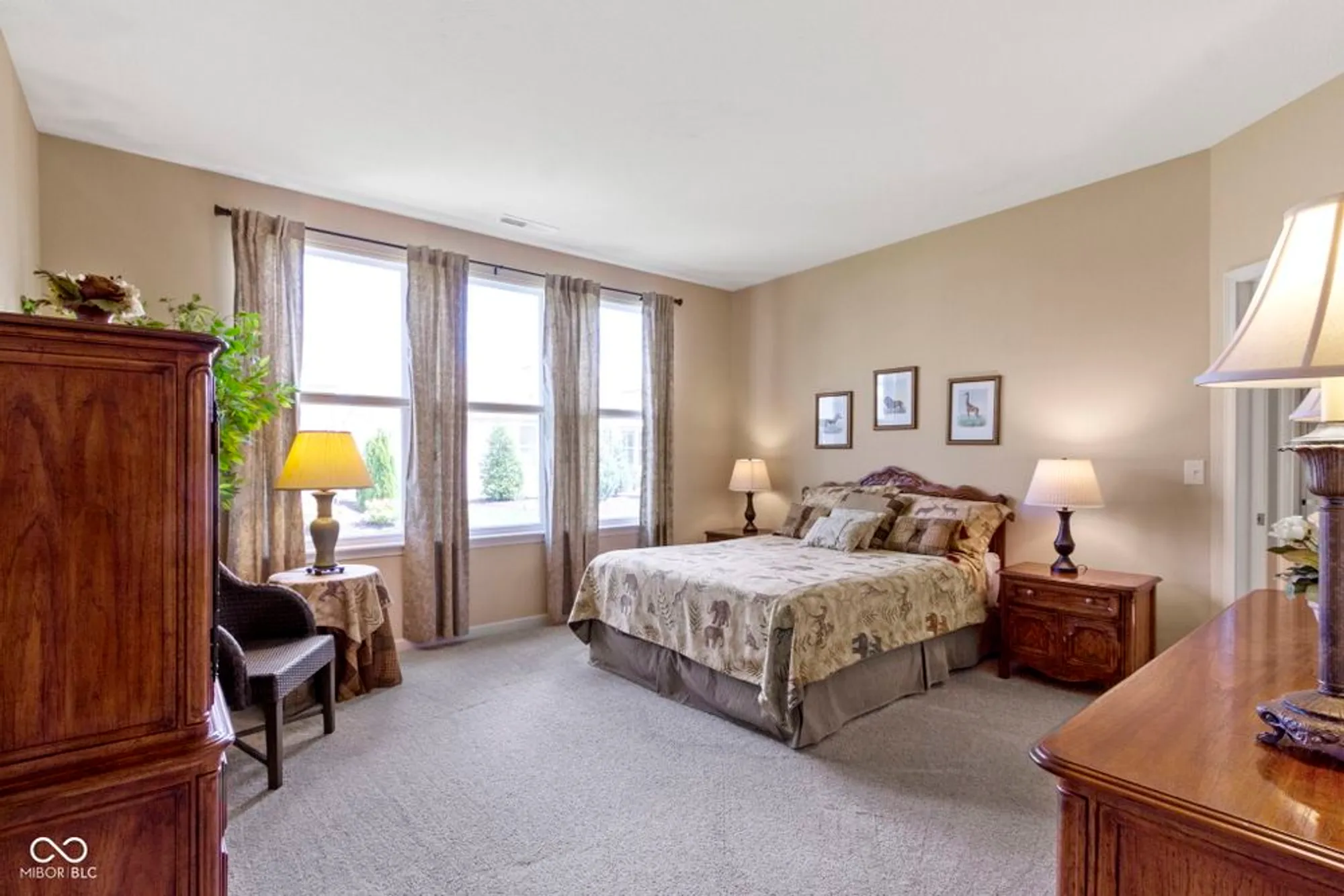 Property Slideshow image 22 of 44 | 16284 loire valley dr, Fishers, IN, 46037