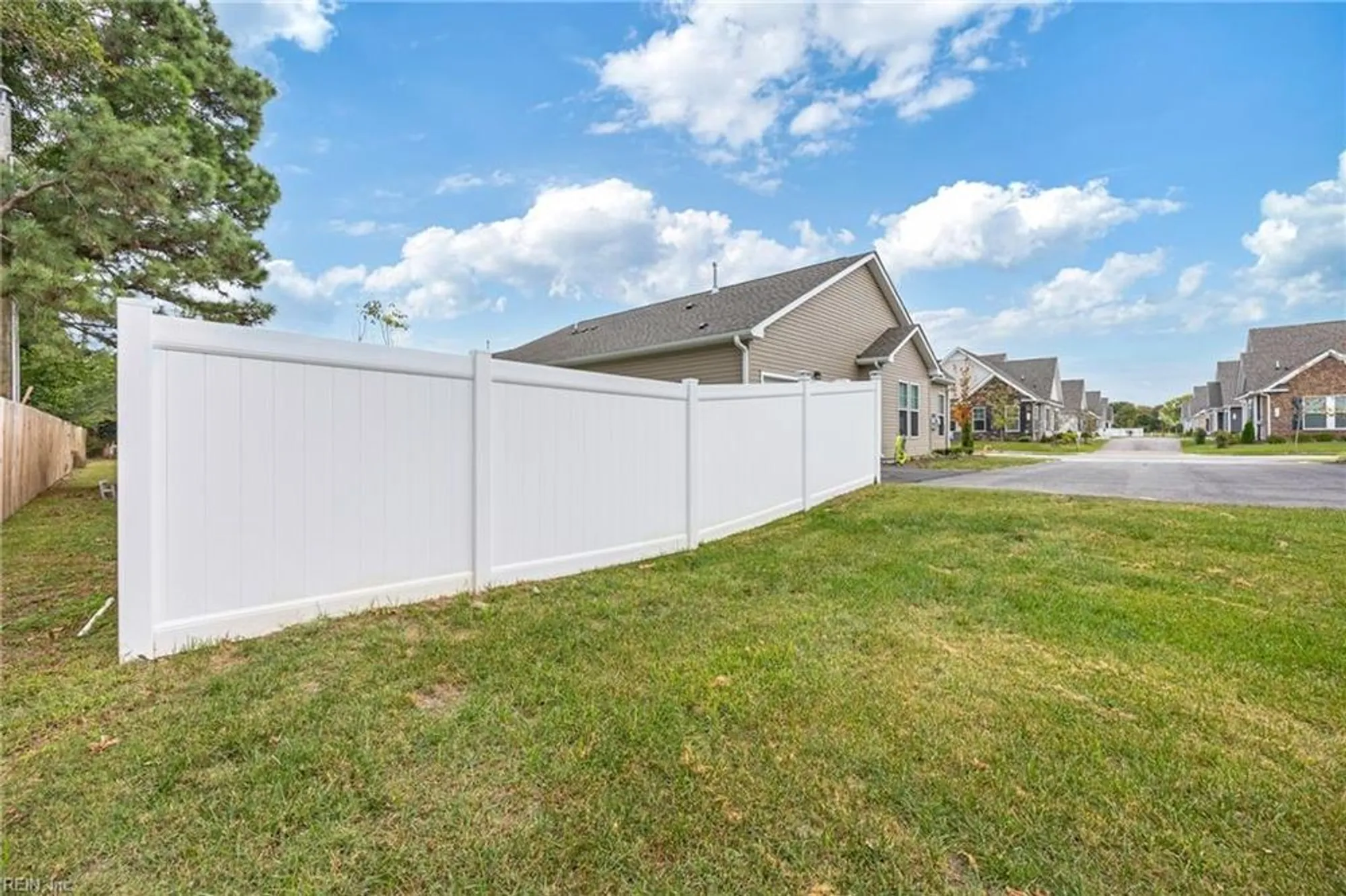Property Slideshow image 29 of 39 | 221 richmond ave, Smithfield, VA, 23430