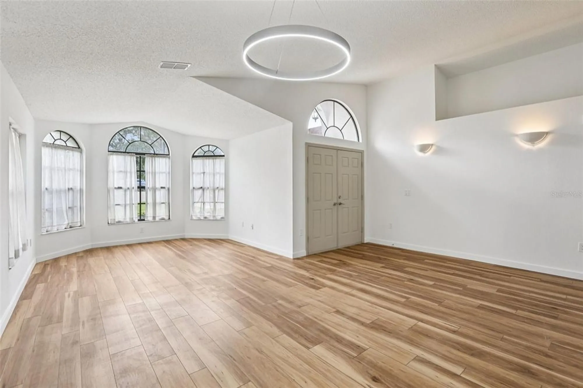 Property Slideshow image 6 of 32 | 533 bent oak ct, Spring Hill, FL, 34609