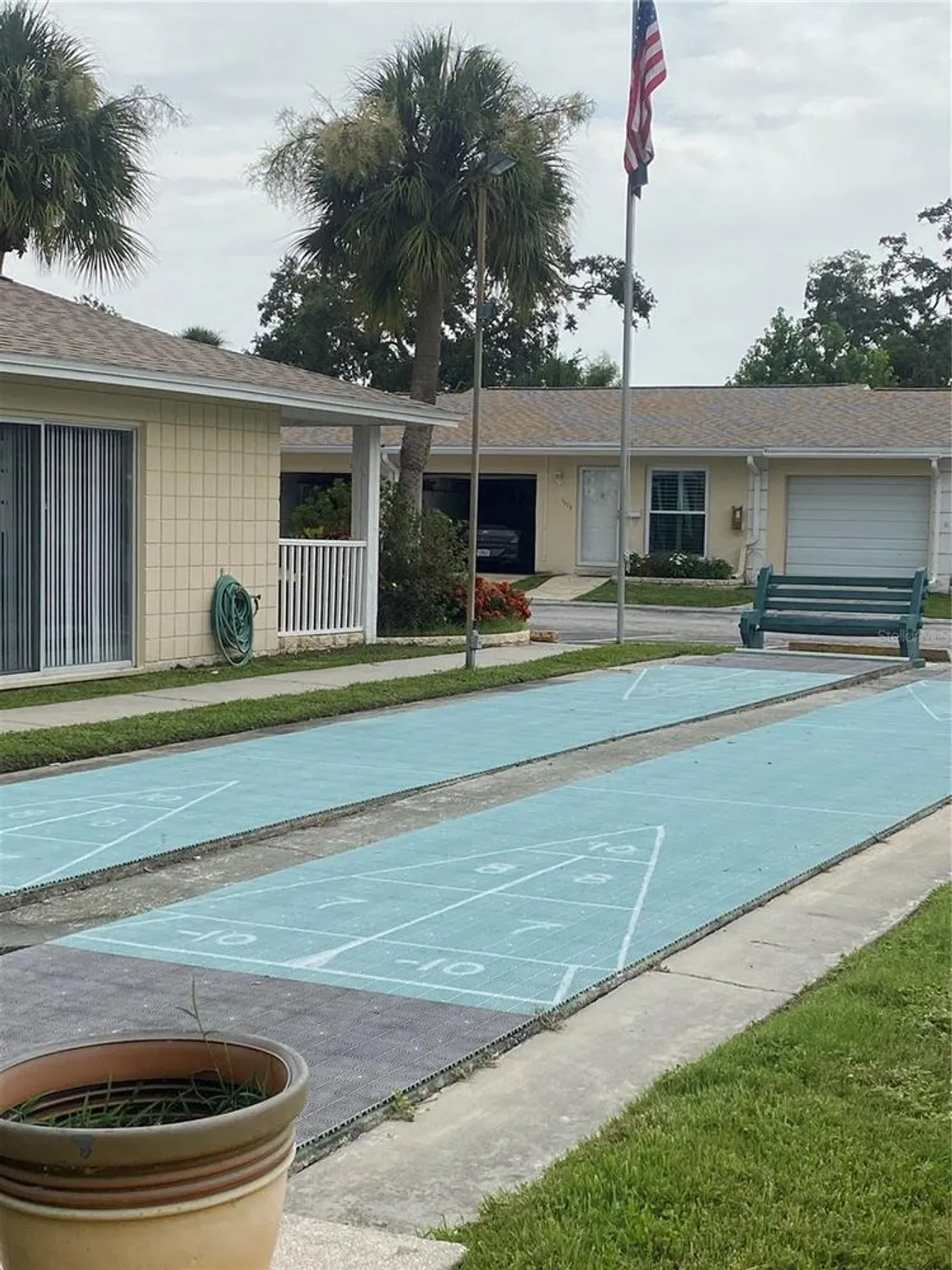 Property Slideshow image 35 of 38 | 832 cambridge ct, Dunedin, FL, 34698