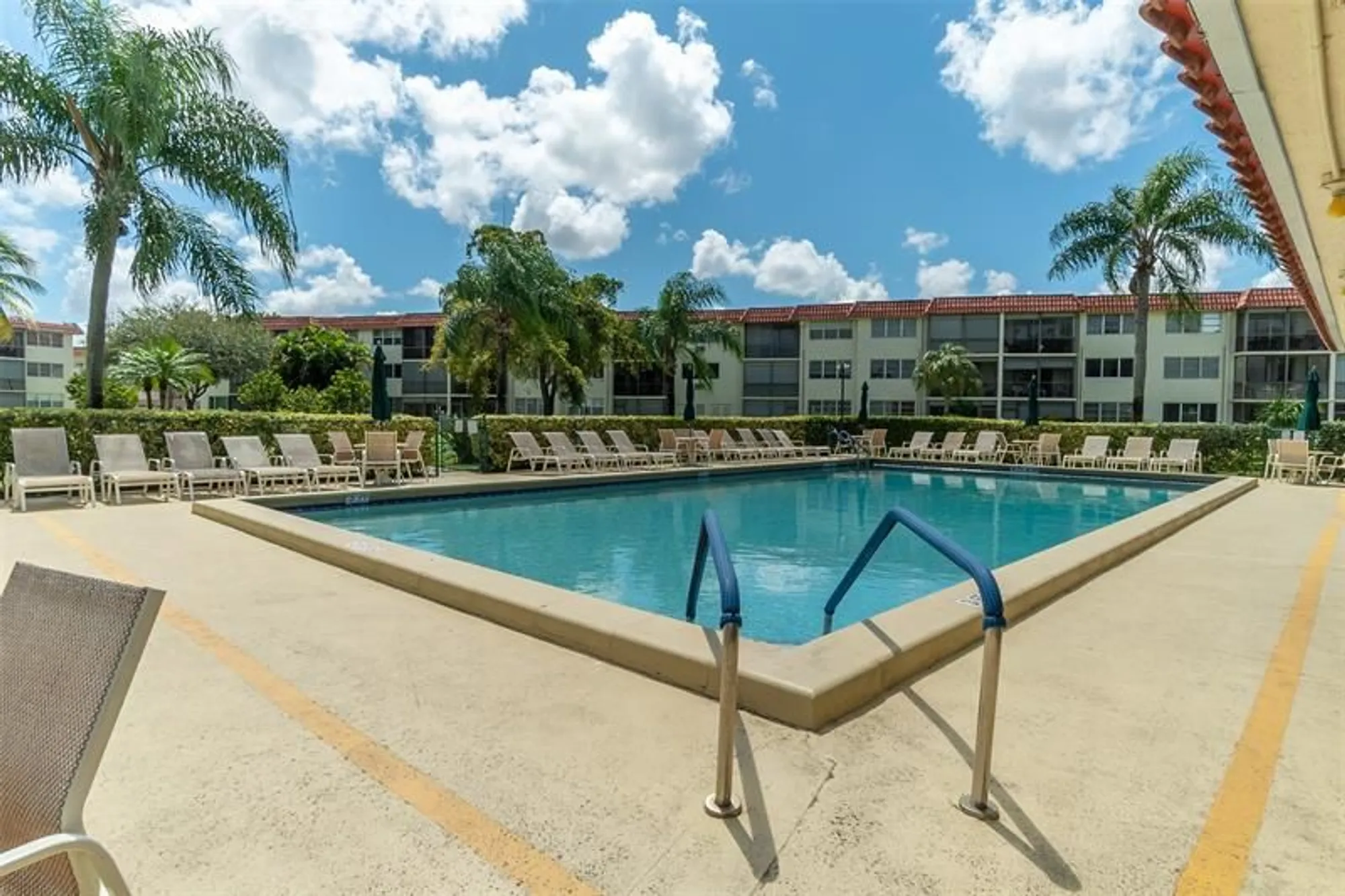 Property Slideshow image 28 of 57 | 9720 s hollybrook lake dr 205, Pembroke Pines, FL, 33025