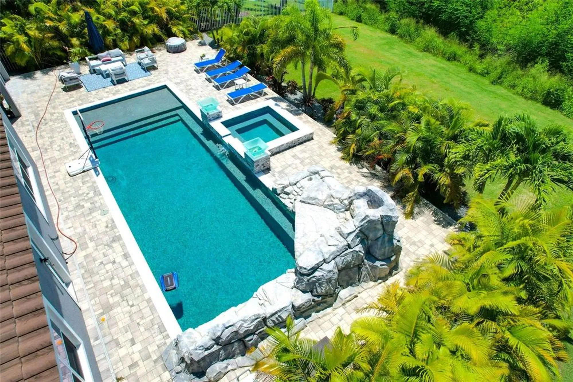 Property Slideshow image 14 of 59 | 832 manns harbor dr, Apollo Beach, FL, 33572