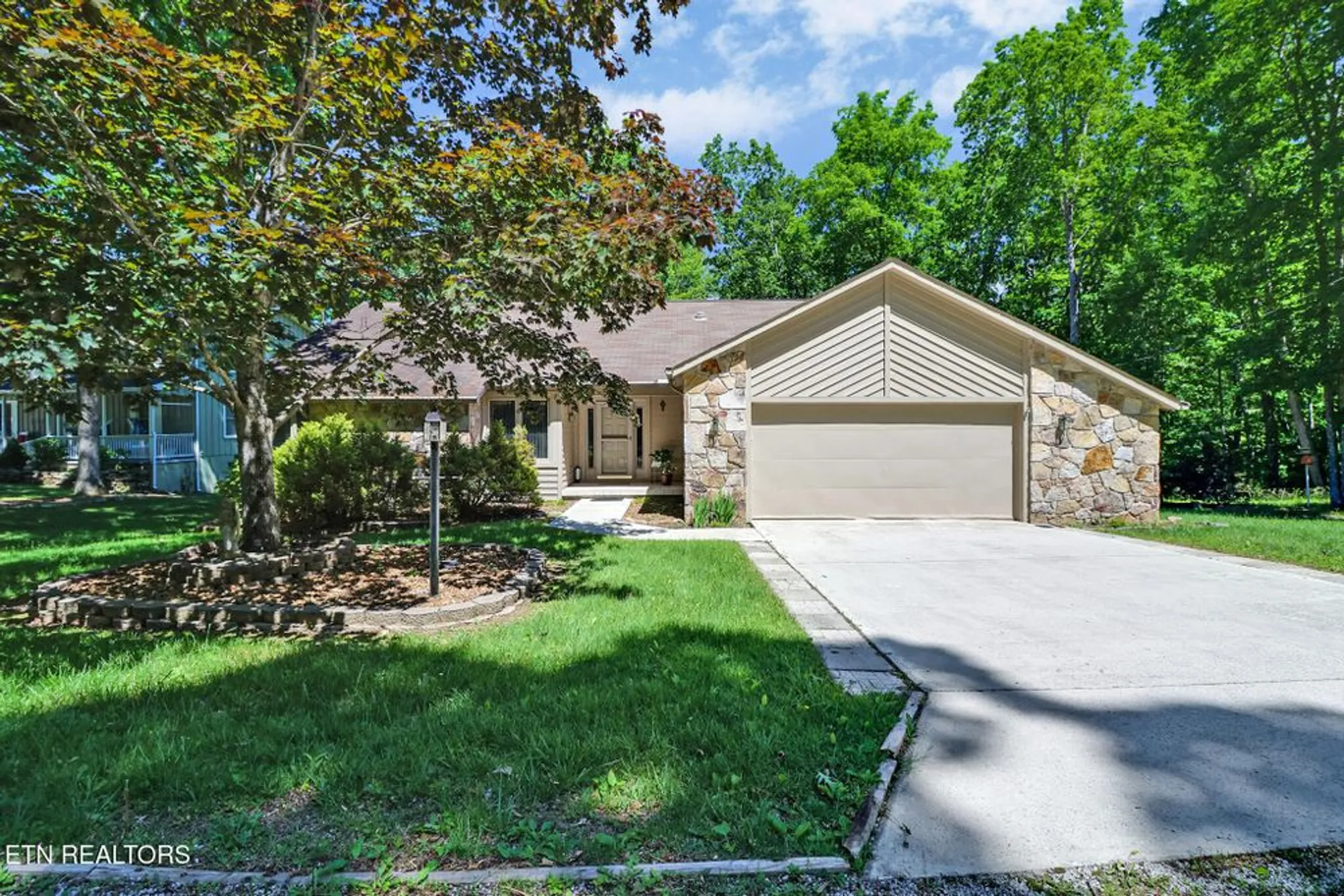 Property Slideshow image 1 of 45 | 116 rolling green dr, Crossville, TN, 38558