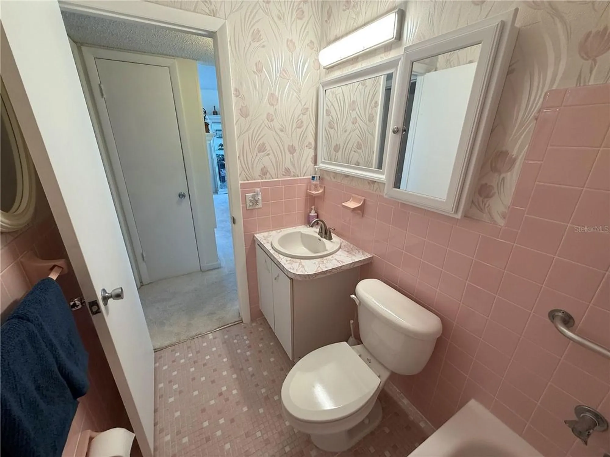Property Slideshow image 18 of 43 | 2428 columbia dr 72, Clearwater, FL, 33763