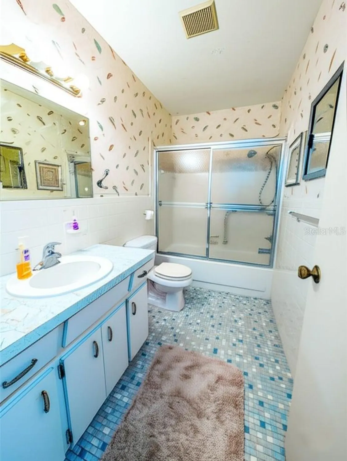 Property Slideshow image 11 of 12 | 2351 irish ln apt 35, Clearwater, FL, 33763