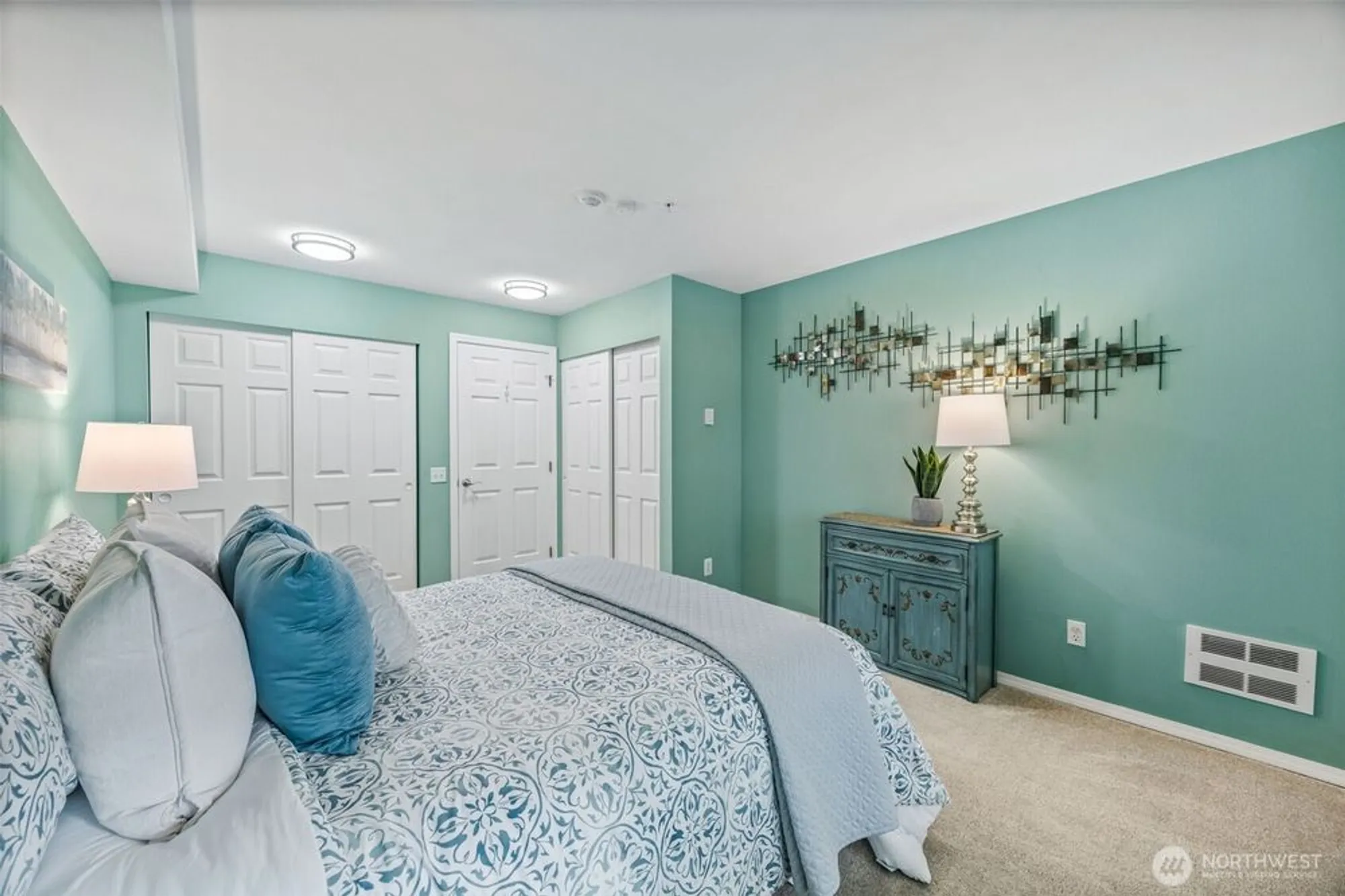 Property Slideshow image 14 of 40 | 4081 224th ln 210, Issaquah, WA, 98029