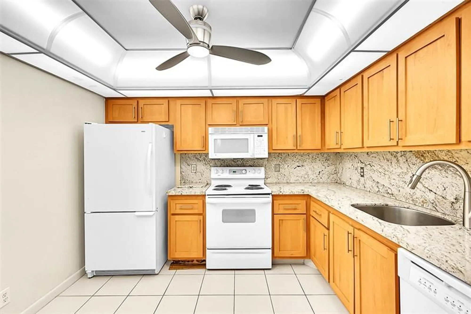 Property Slideshow image 2 of 25 | 1902 bermuda cir h3, Coconut Creek, FL, 33066