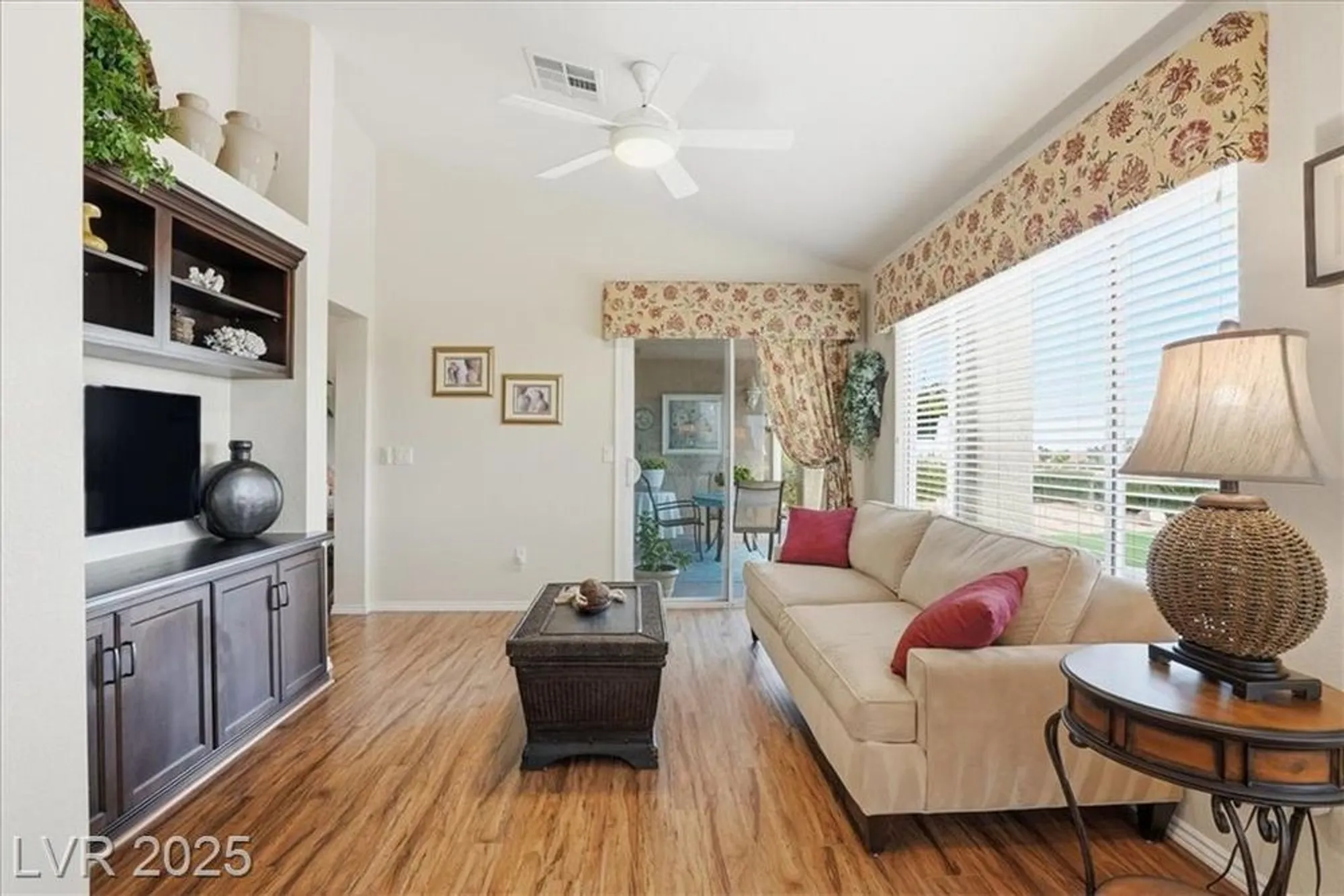Property Slideshow image 11 of 52 | 2904 castle bar dr, Las Vegas, NV, 89134