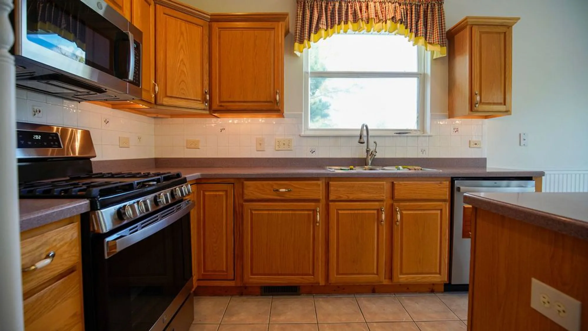 Property Slideshow image 3 of 38 | 12298 winding creek loop, Huntley, IL, 60142