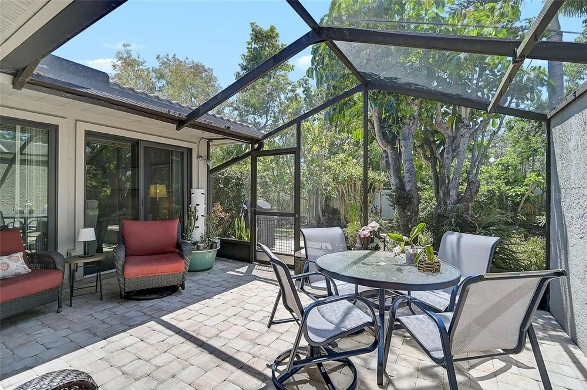Property Slideshow image 38 of 61 | 3890 wilshire cir 27, Sarasota, FL, 34238