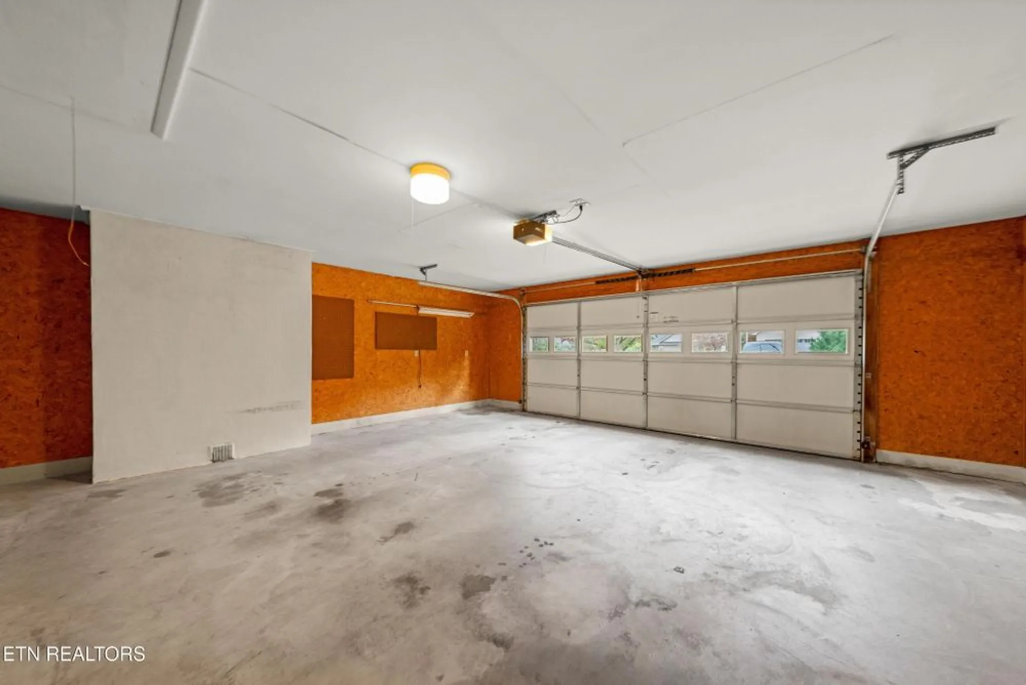 Property Slideshow image 23 of 29 | 238 lakeview dr, Crossville, TN, 38558