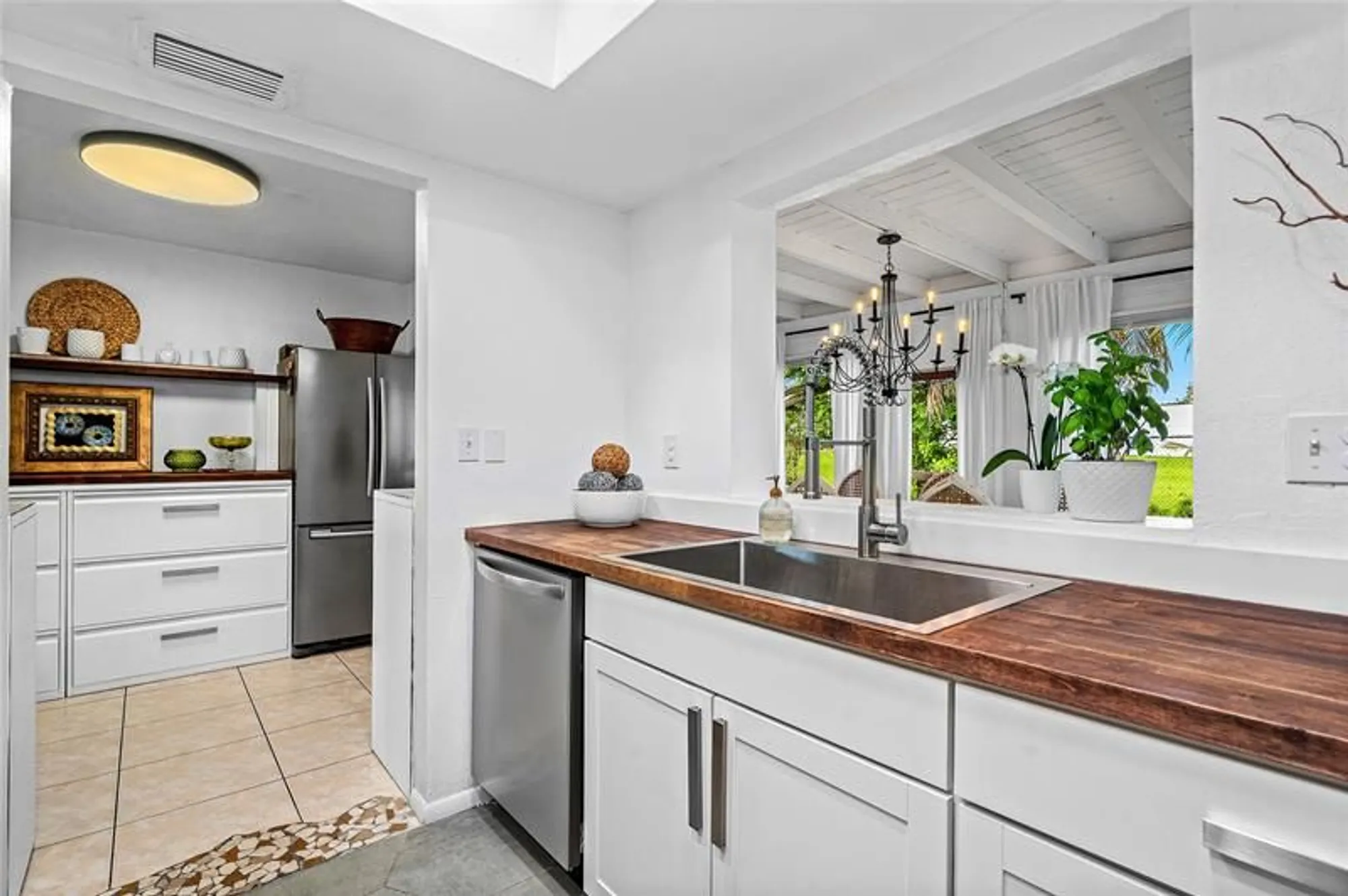 Property Slideshow image 11 of 23 | 170 nw 27th st, Pompano Beach, FL, 33064