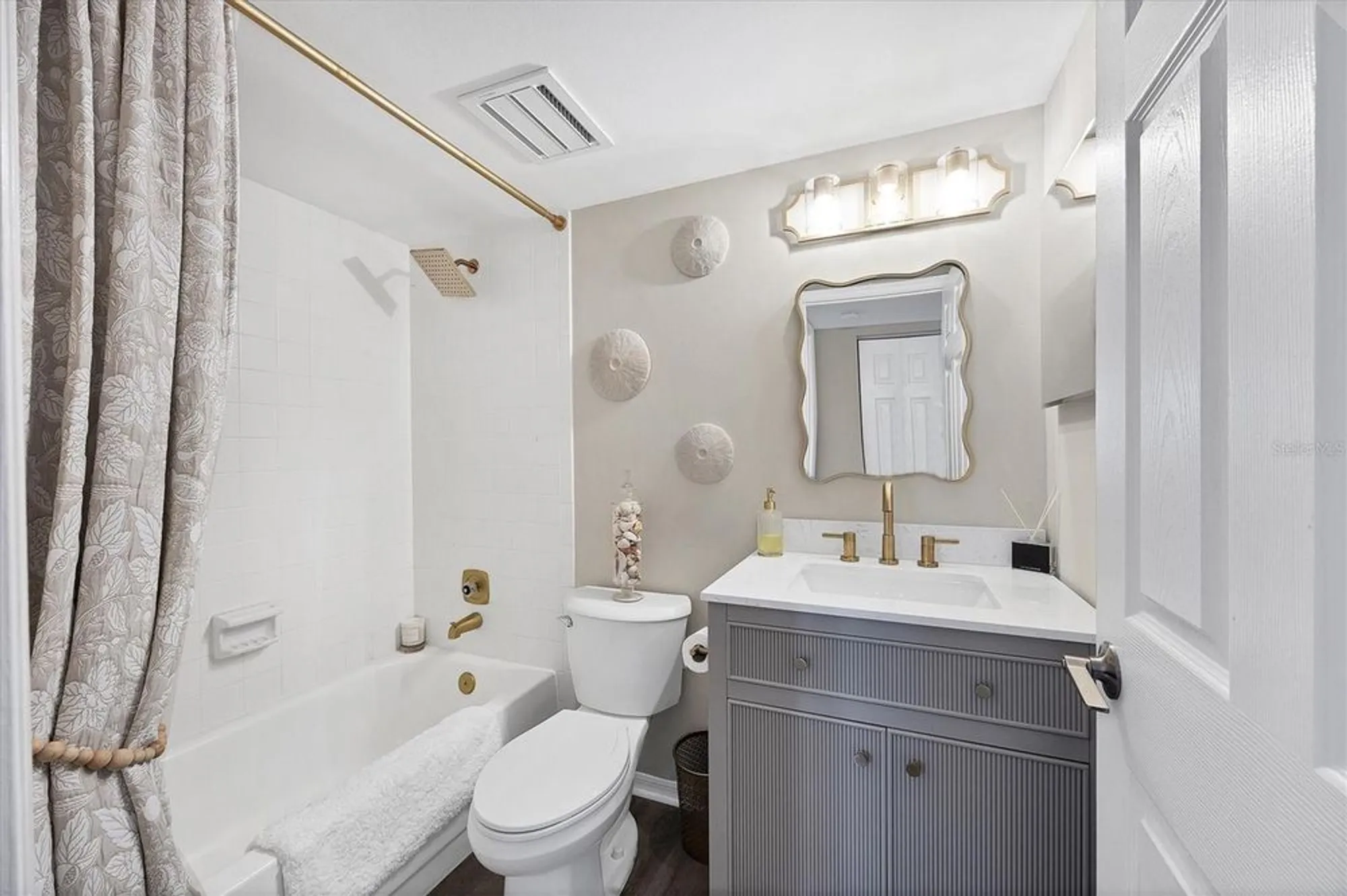Property Slideshow image 30 of 61 | 408 cerromar cir 331, Venice, FL, 34293