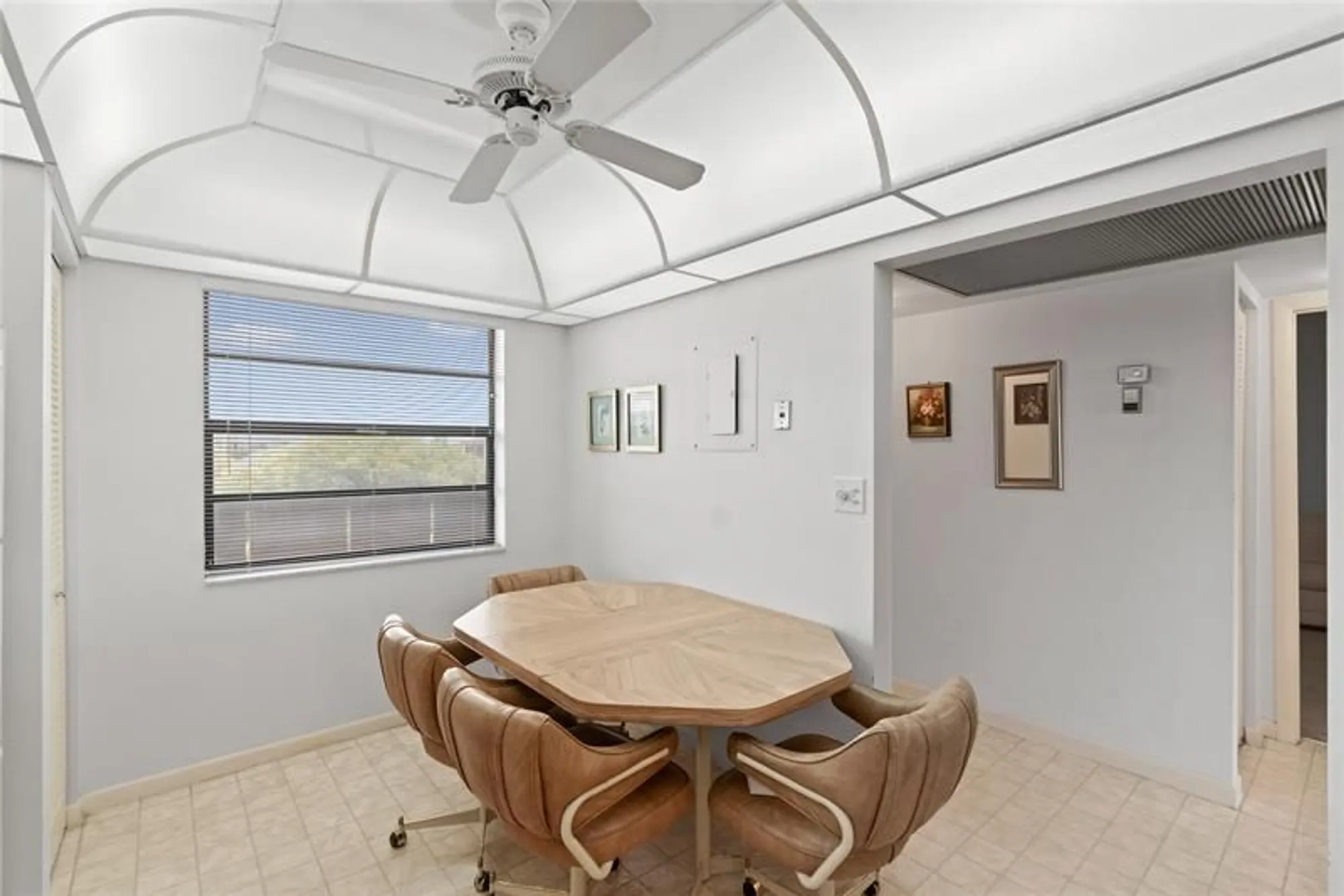 Property Slideshow image 7 of 38 | 900 colony point cir 511, Pembroke Pines, FL, 33026