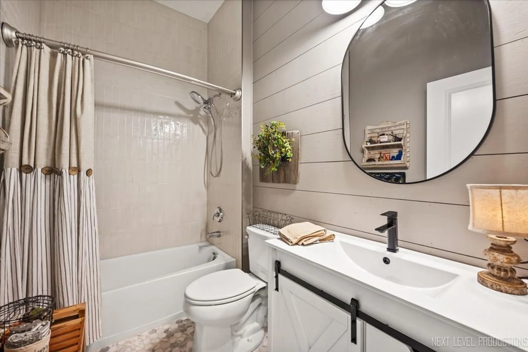 Property Slideshow image 22 of 31 | 3870 crooked creek dr, Elgin, IL, 60124