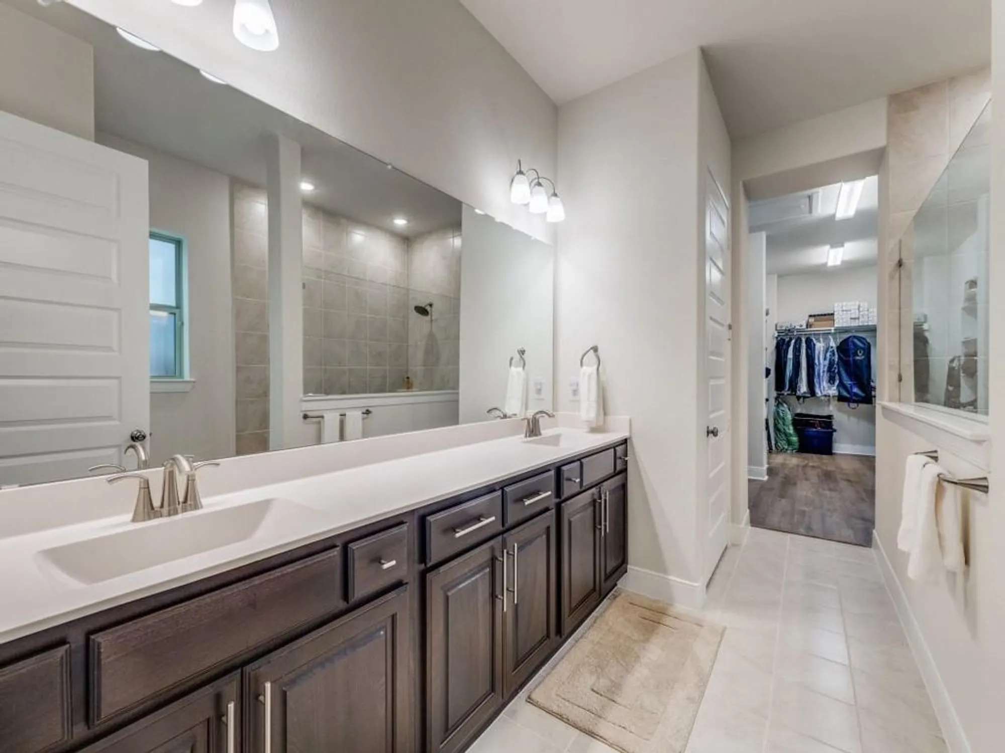 Property Slideshow image 12 of 25 | 4805 blackhawk green ct, Arlington, TX, 76005