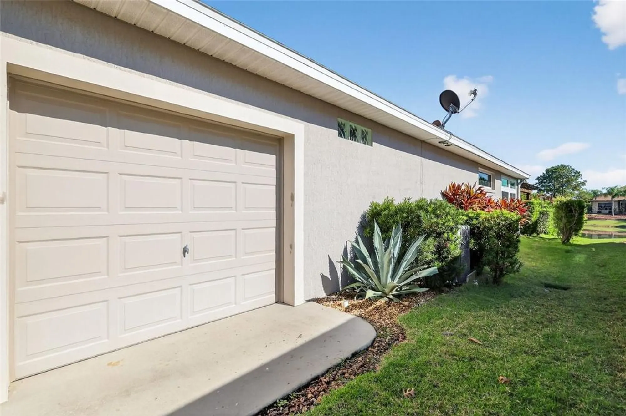 Property Slideshow image 34 of 77 | 8852 bridgeport bay cir, Mount Dora, FL, 32757