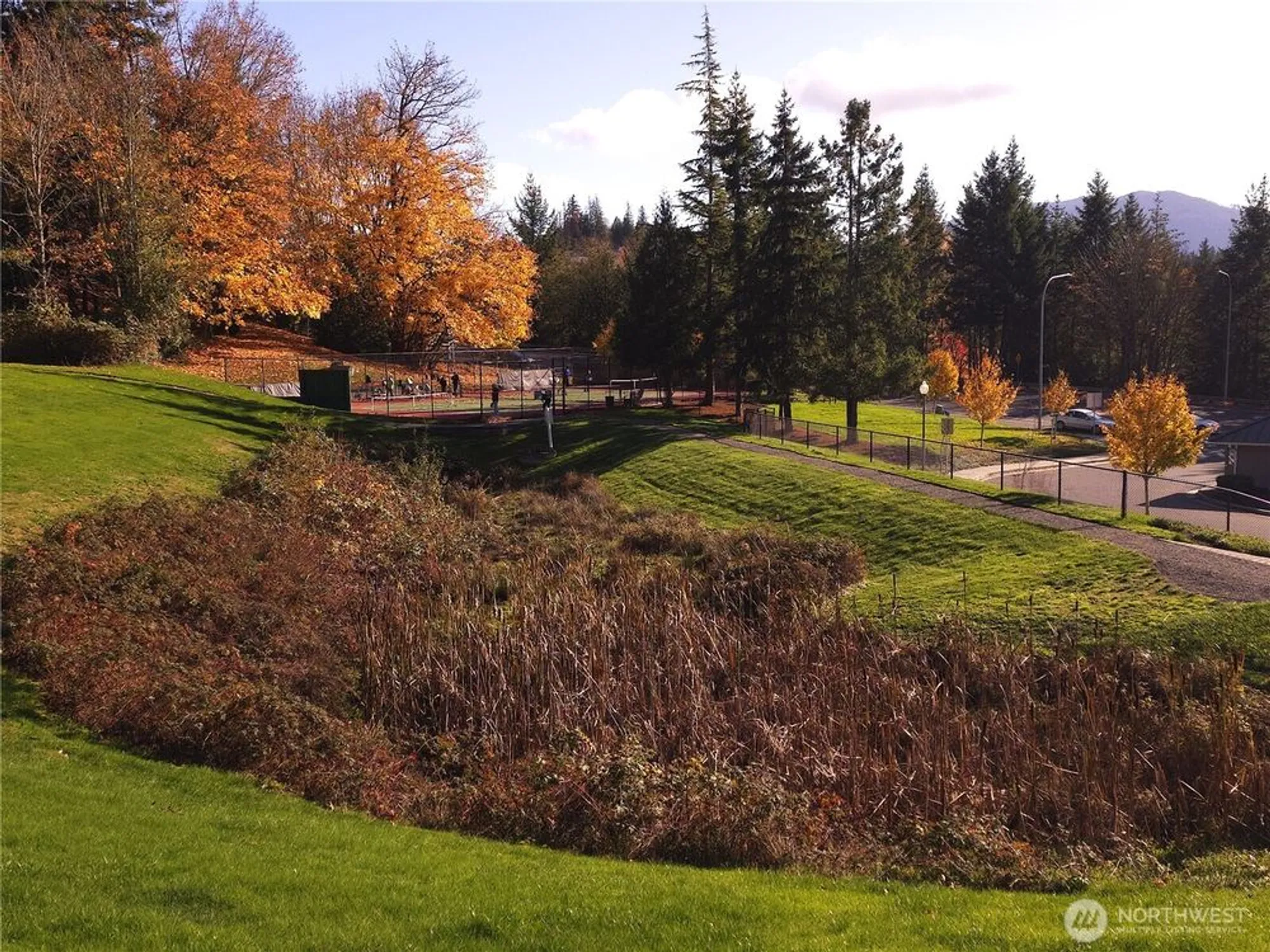 Property Slideshow image 38 of 40 | 3935 226th pl 313, Issaquah, WA, 98029