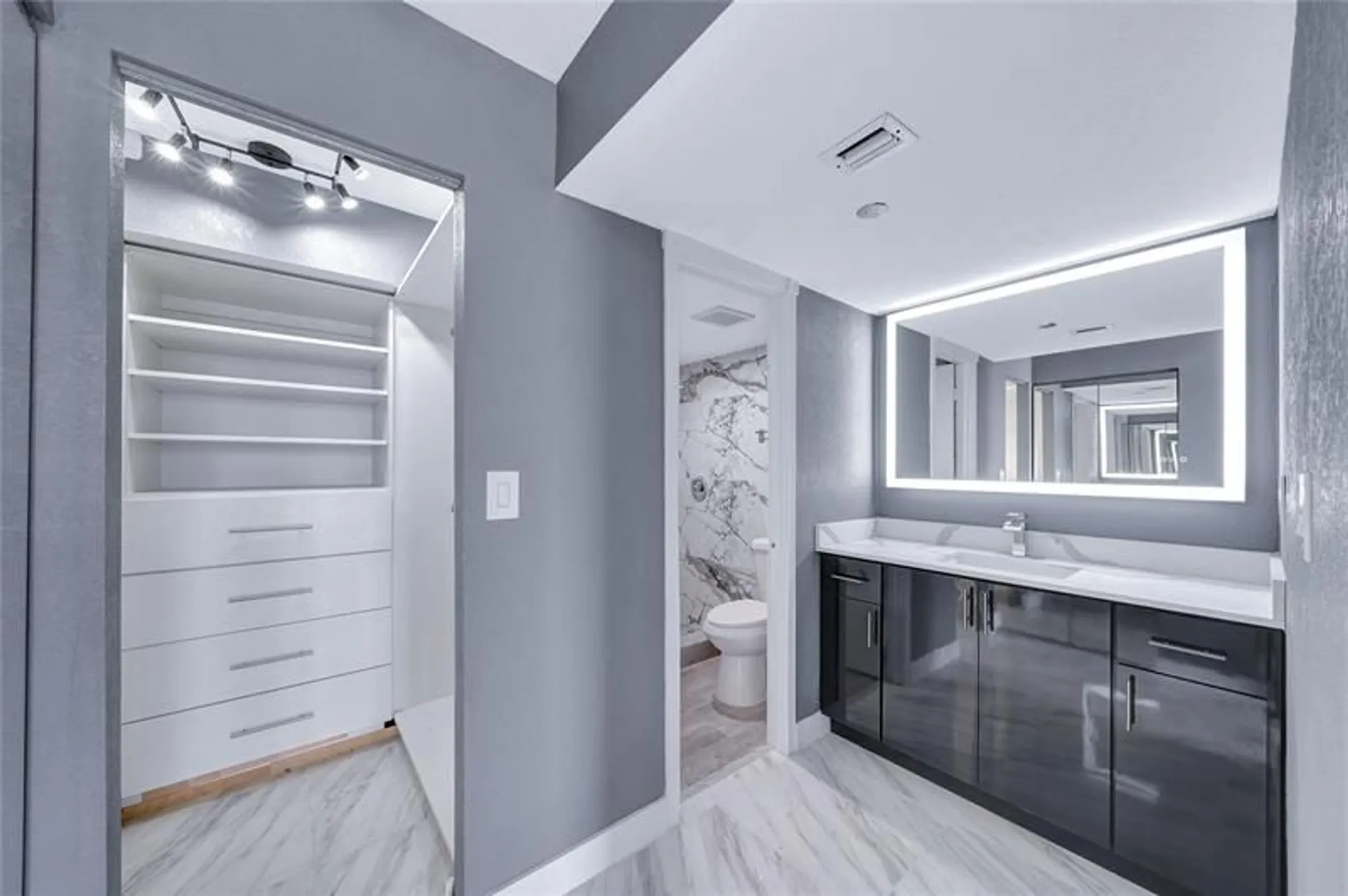 Property Slideshow image 19 of 53 | 1100 saint charles pl 708, Pembroke Pines, FL, 33026