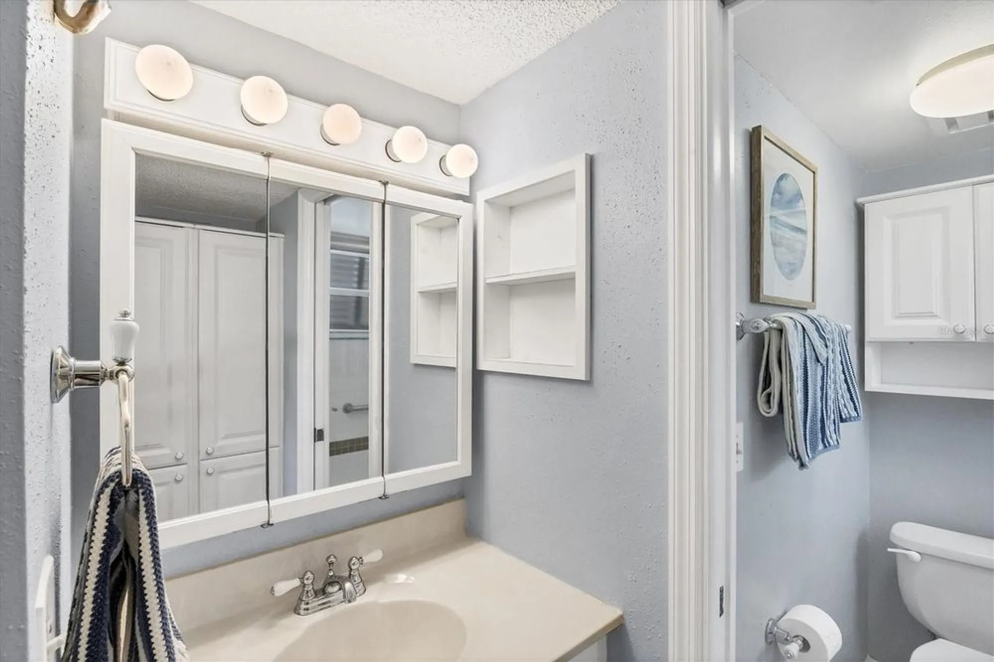 Property Slideshow image 19 of 49 | 404 cerromar cir 308, Venice, FL, 34293