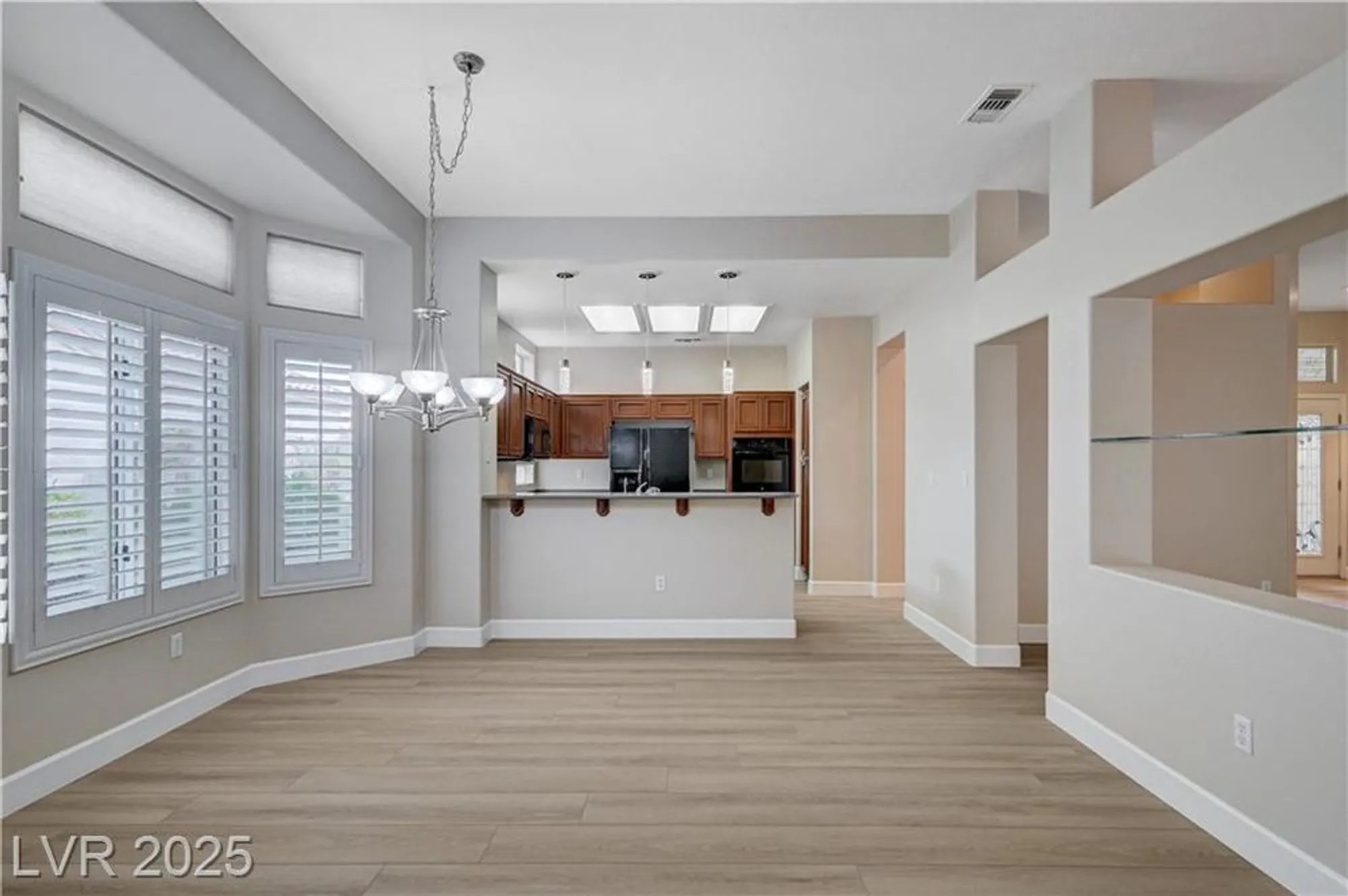 Property Slideshow image 13 of 77 | 2801 byron dr, Las Vegas, NV, 89134