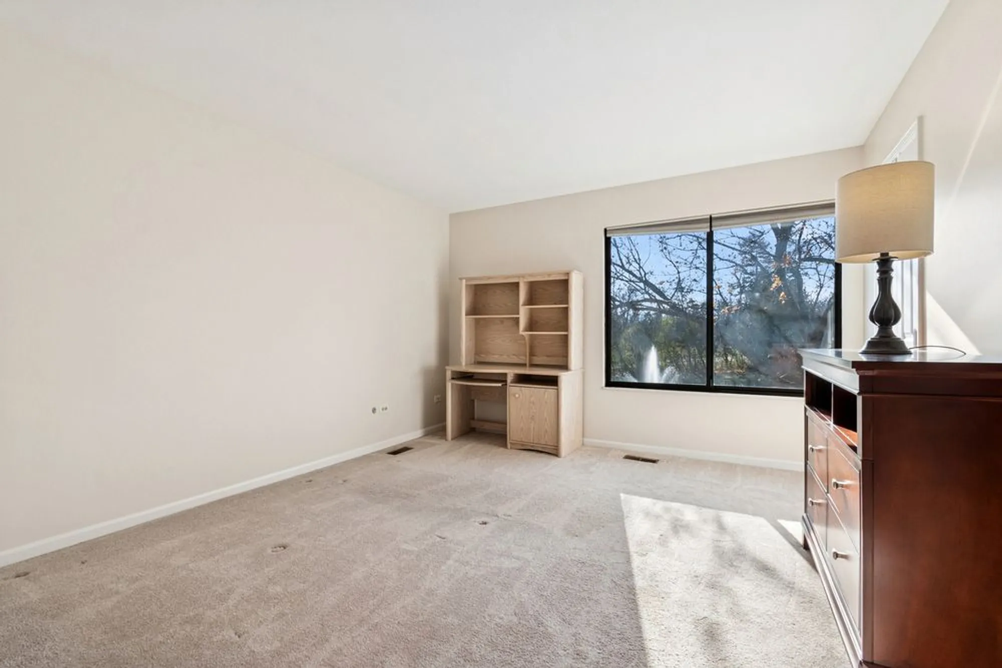 Property Slideshow image 23 of 45 | 33 shoreline rd b, Lake Barrington, IL, 60010