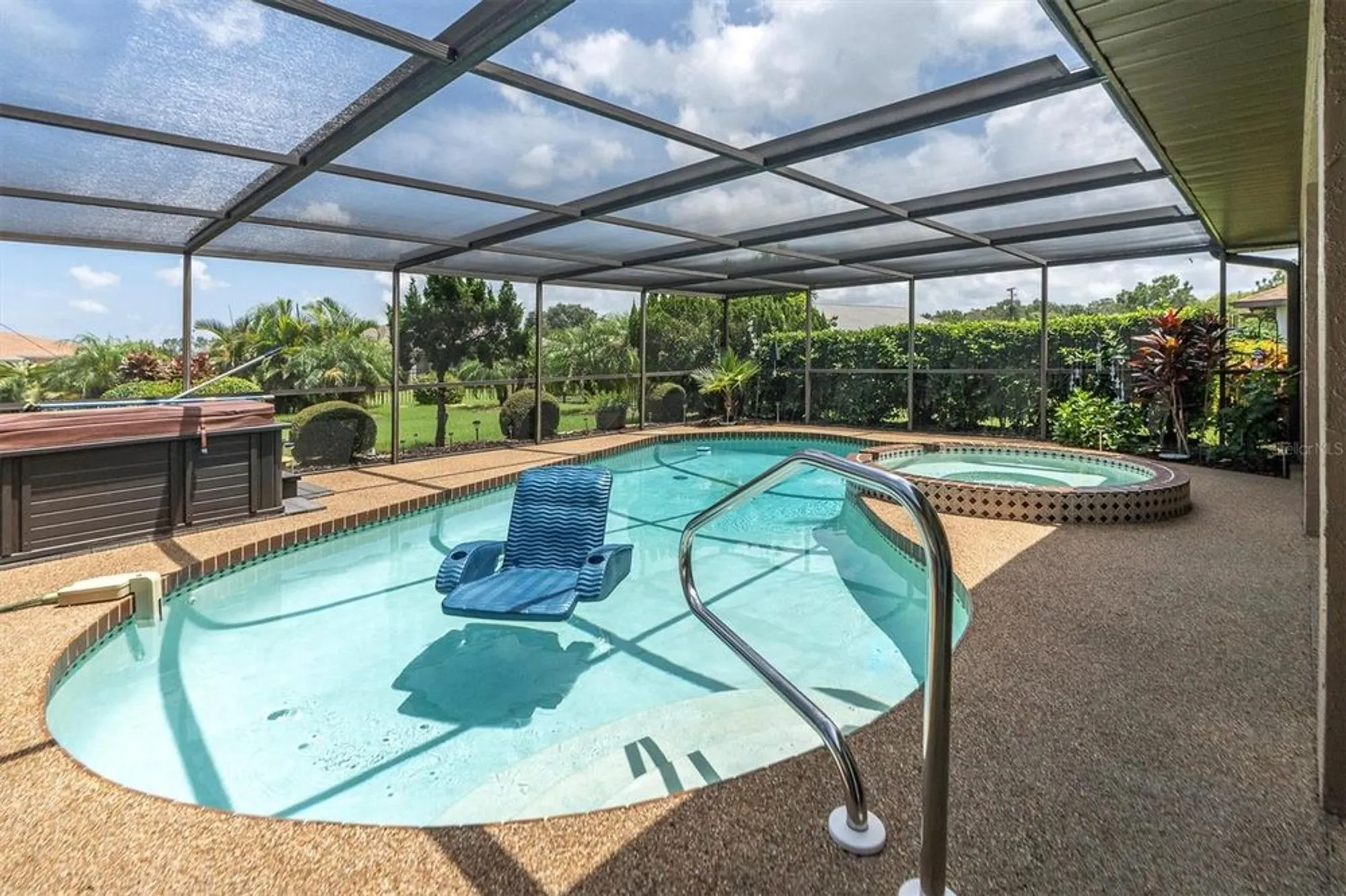 Property Slideshow image 2 of 54 | 301 thorn hill pl, Sun City Center, FL, 33573