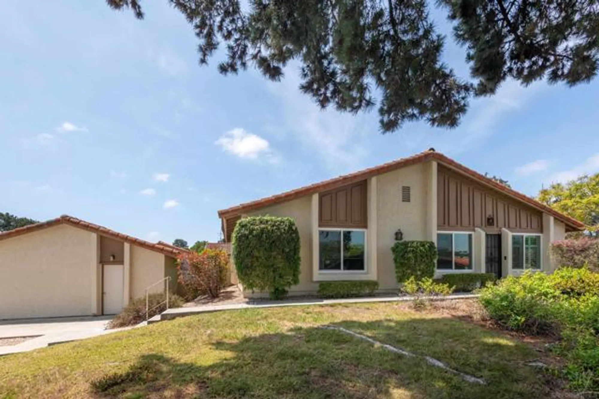 Property Slideshow image 4 of 36 | 1829 forestdale dr, Encinitas, CA, 92024