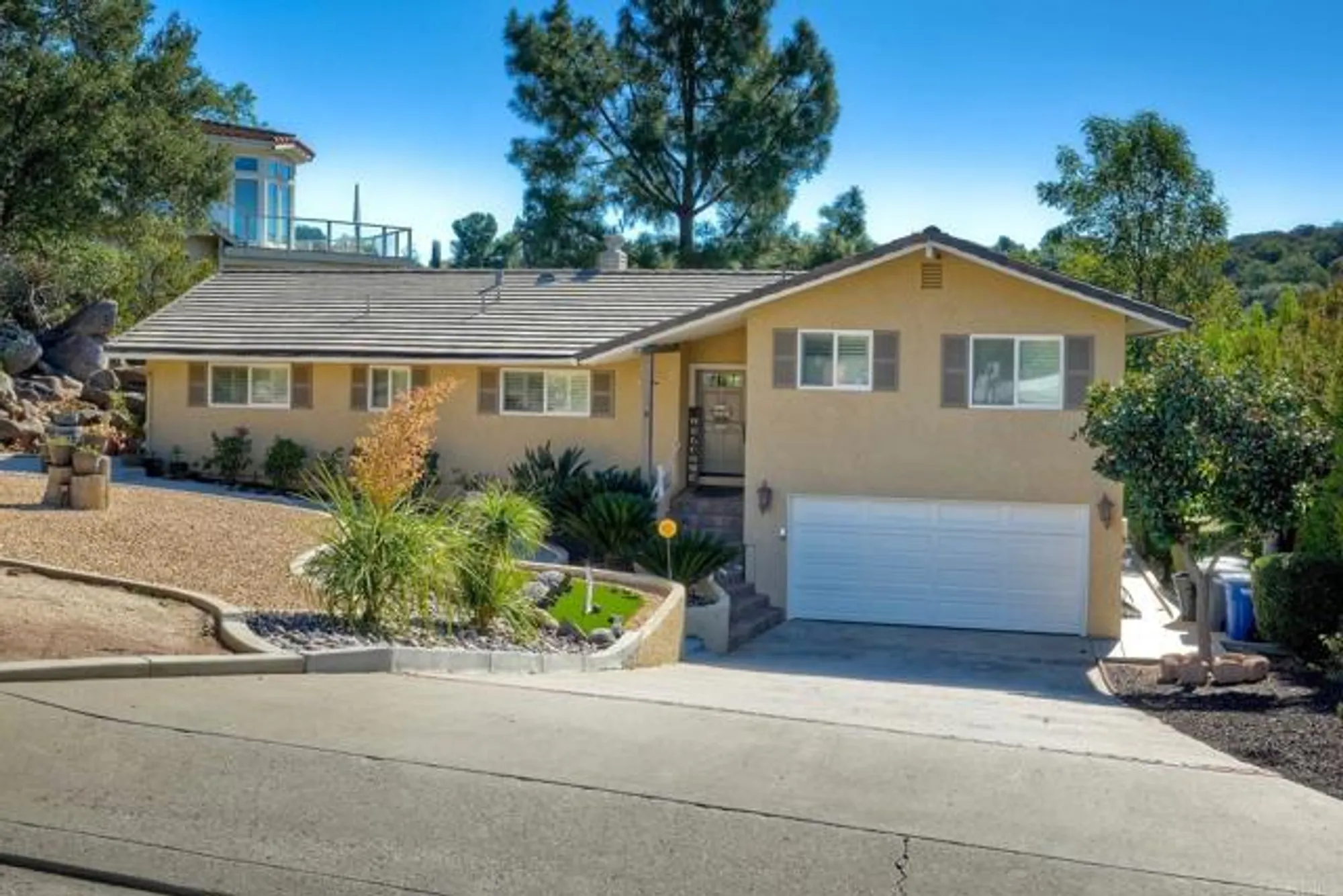 Property Slideshow image 11 of 46 | 10629 meadow glen way, Escondido, CA, 92026