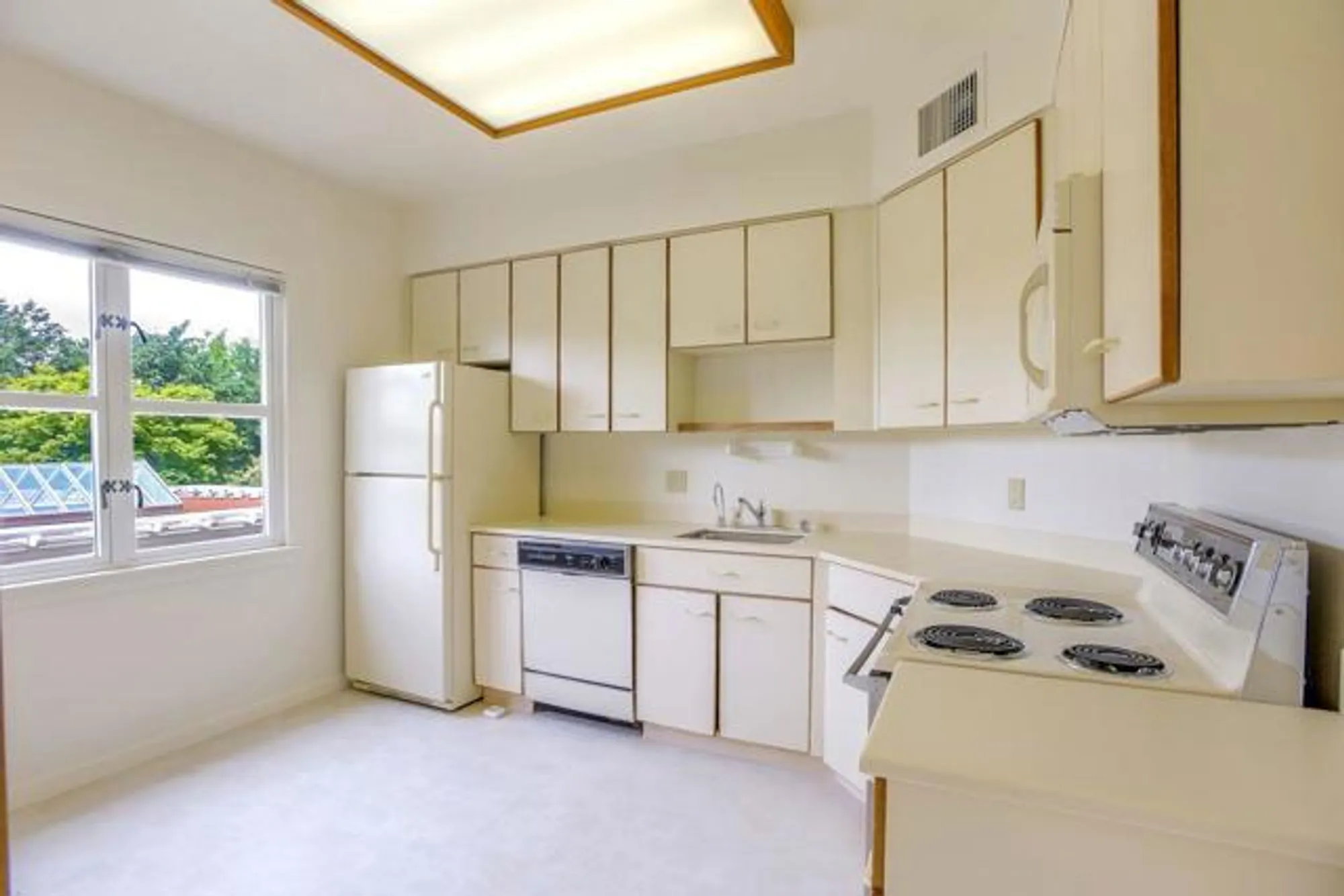 Property Slideshow image 26 of 66 | 1 baldwin ave 217, San Mateo, CA, 94401