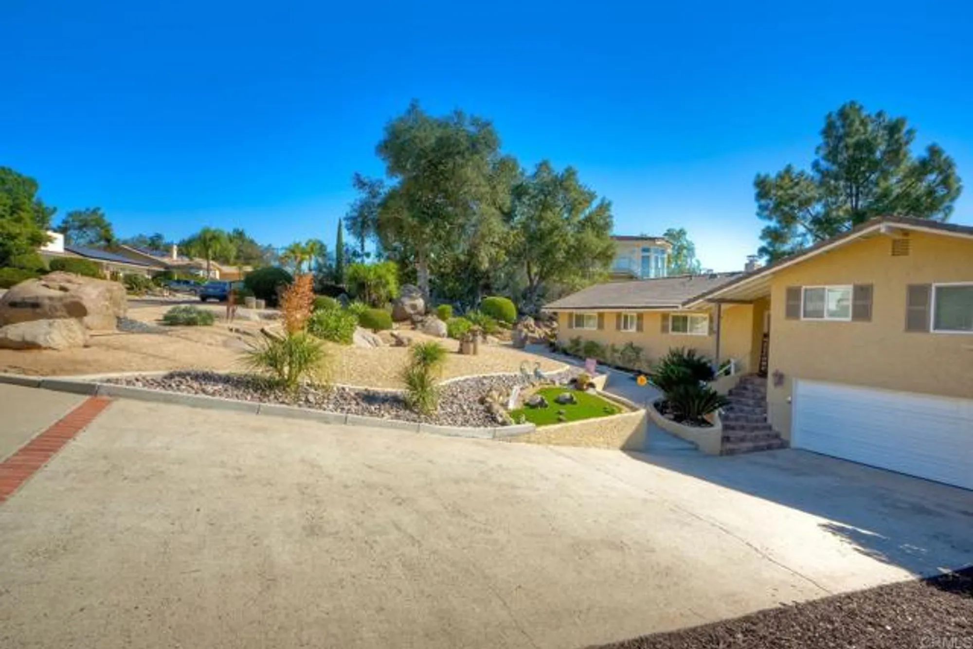Property Slideshow image 12 of 46 | 10629 meadow glen way, Escondido, CA, 92026