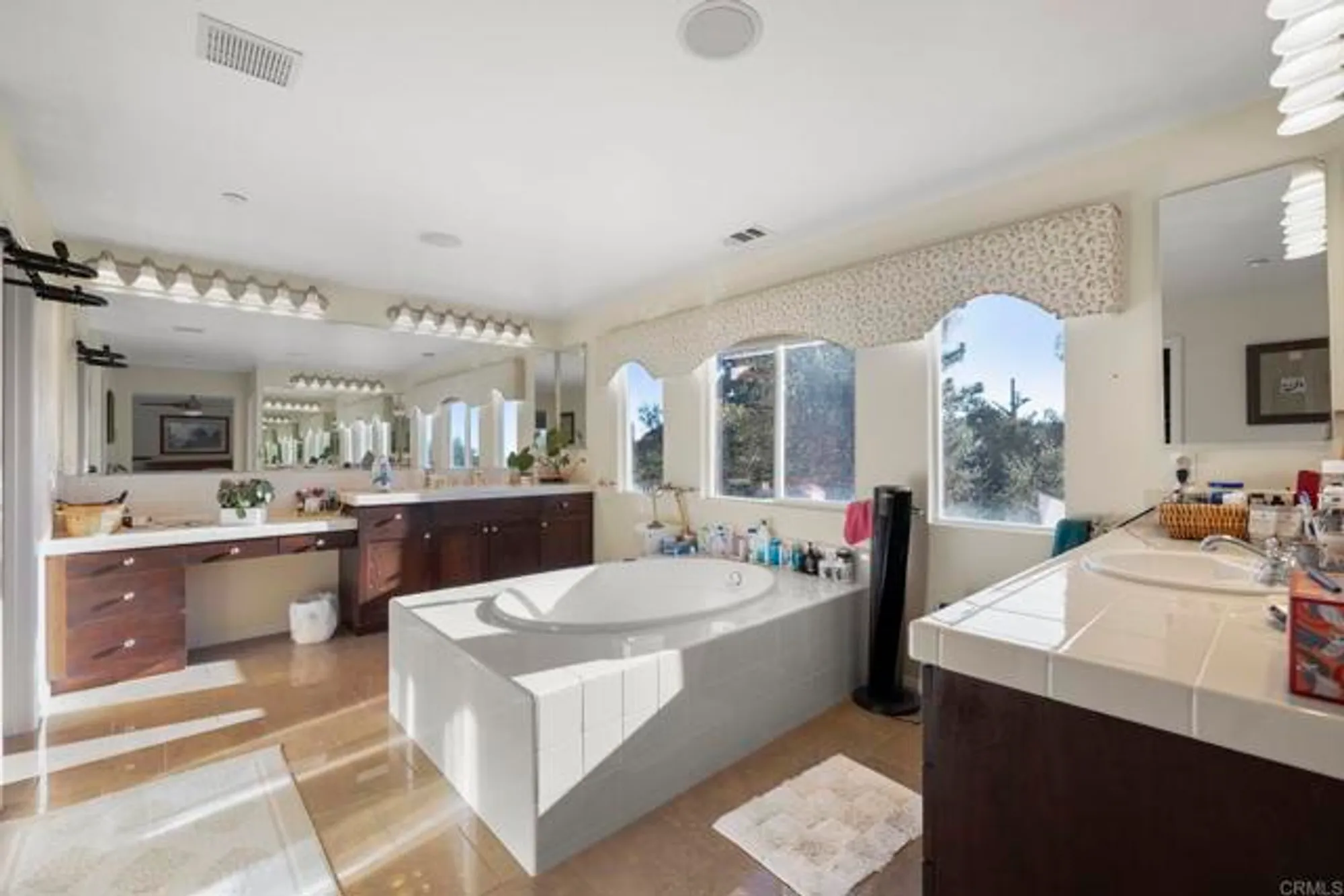 Property Slideshow image 17 of 34 | 10353 pinion trl, Escondido, CA, 92026