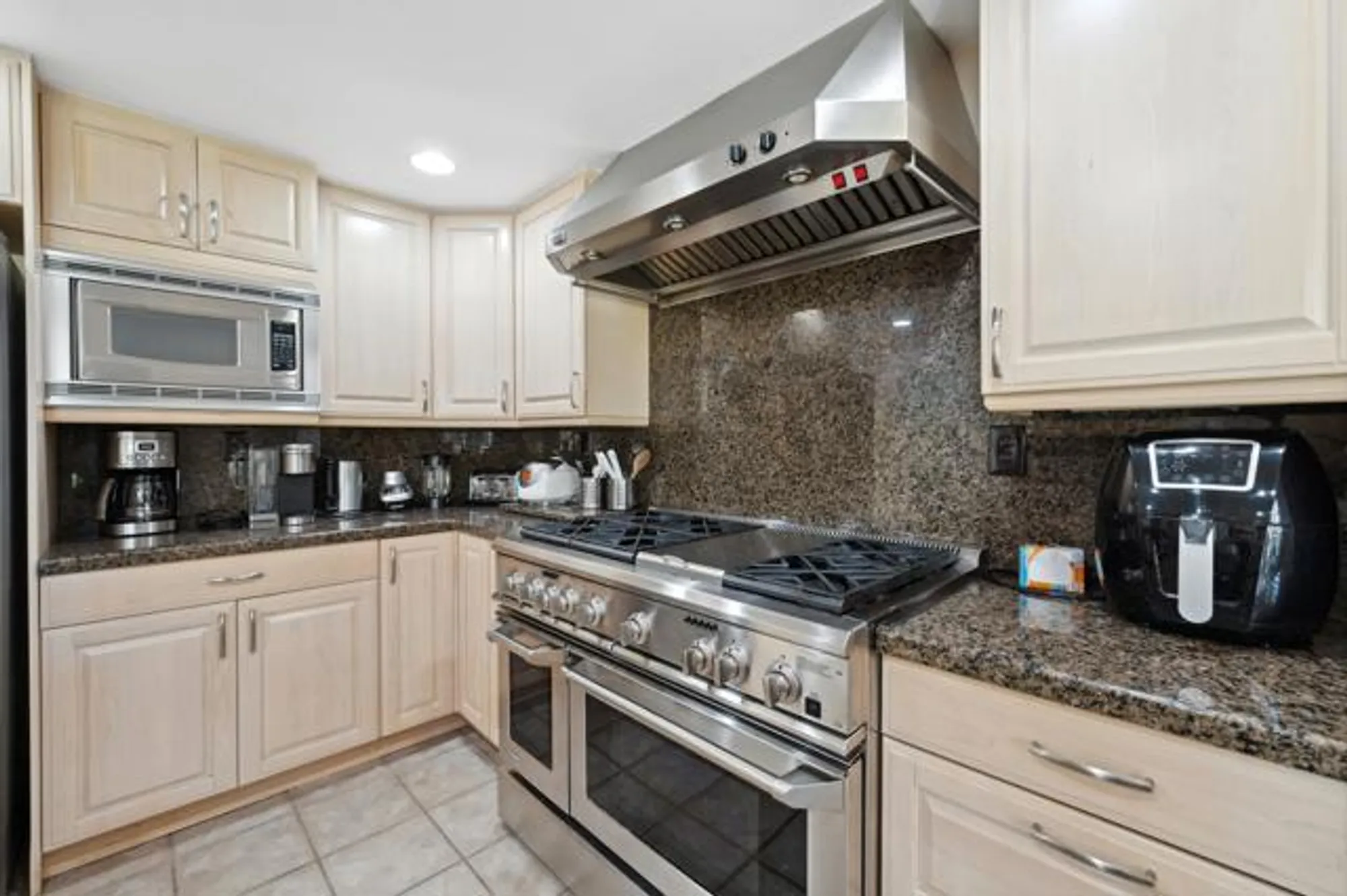 Property Slideshow image 5 of 33 | 55069 oakhill, La Quinta, CA, 92253