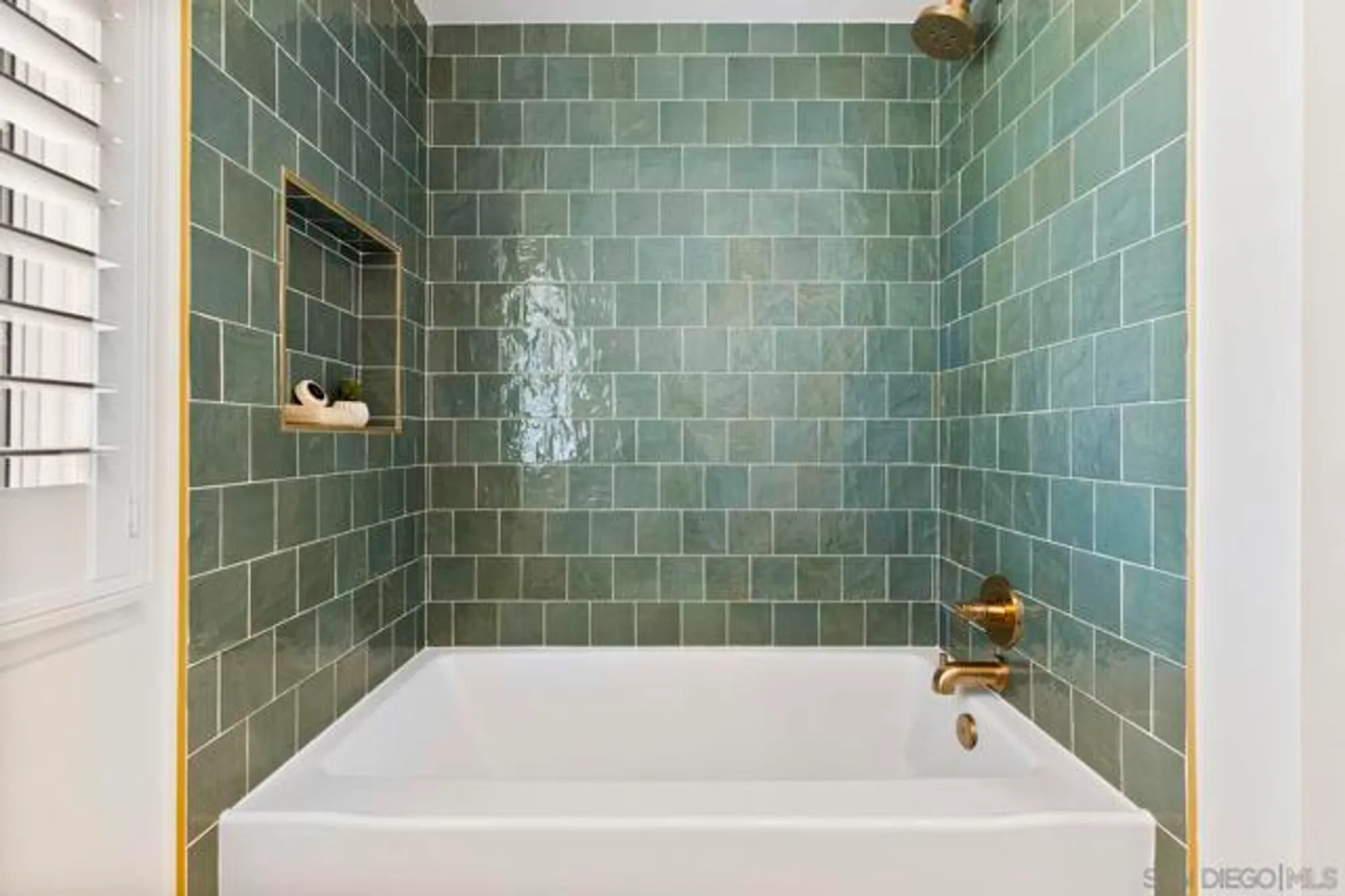 Property Slideshow image 27 of 34 | 12494 senda rd, San Diego, CA, 92128