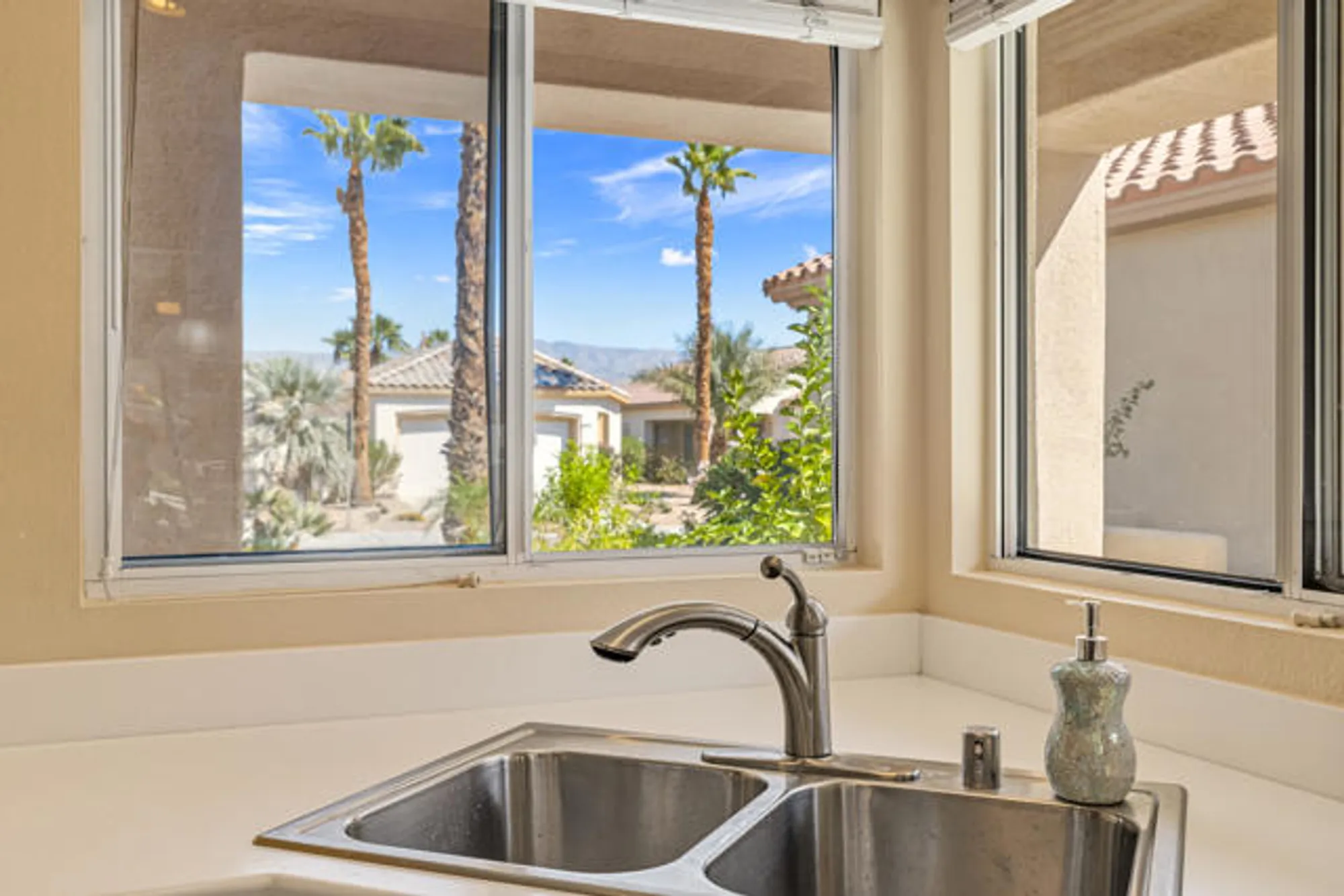 Property Slideshow image 13 of 30 | 78571 glastonbury way, Palm Desert, CA, 92211
