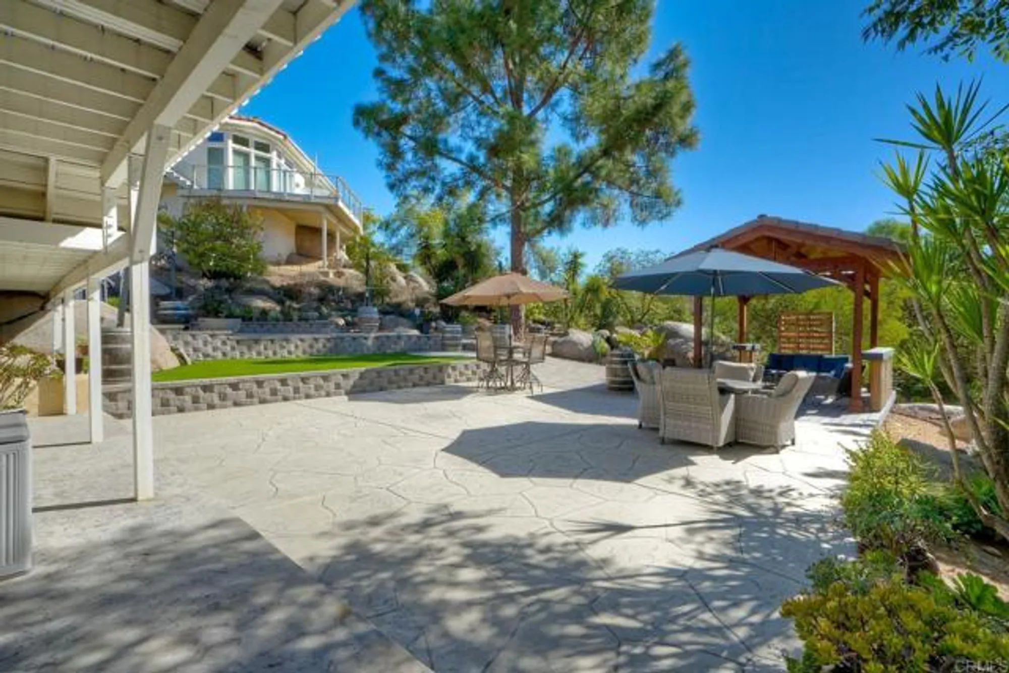 Property Slideshow image 33 of 46 | 10629 meadow glen way, Escondido, CA, 92026