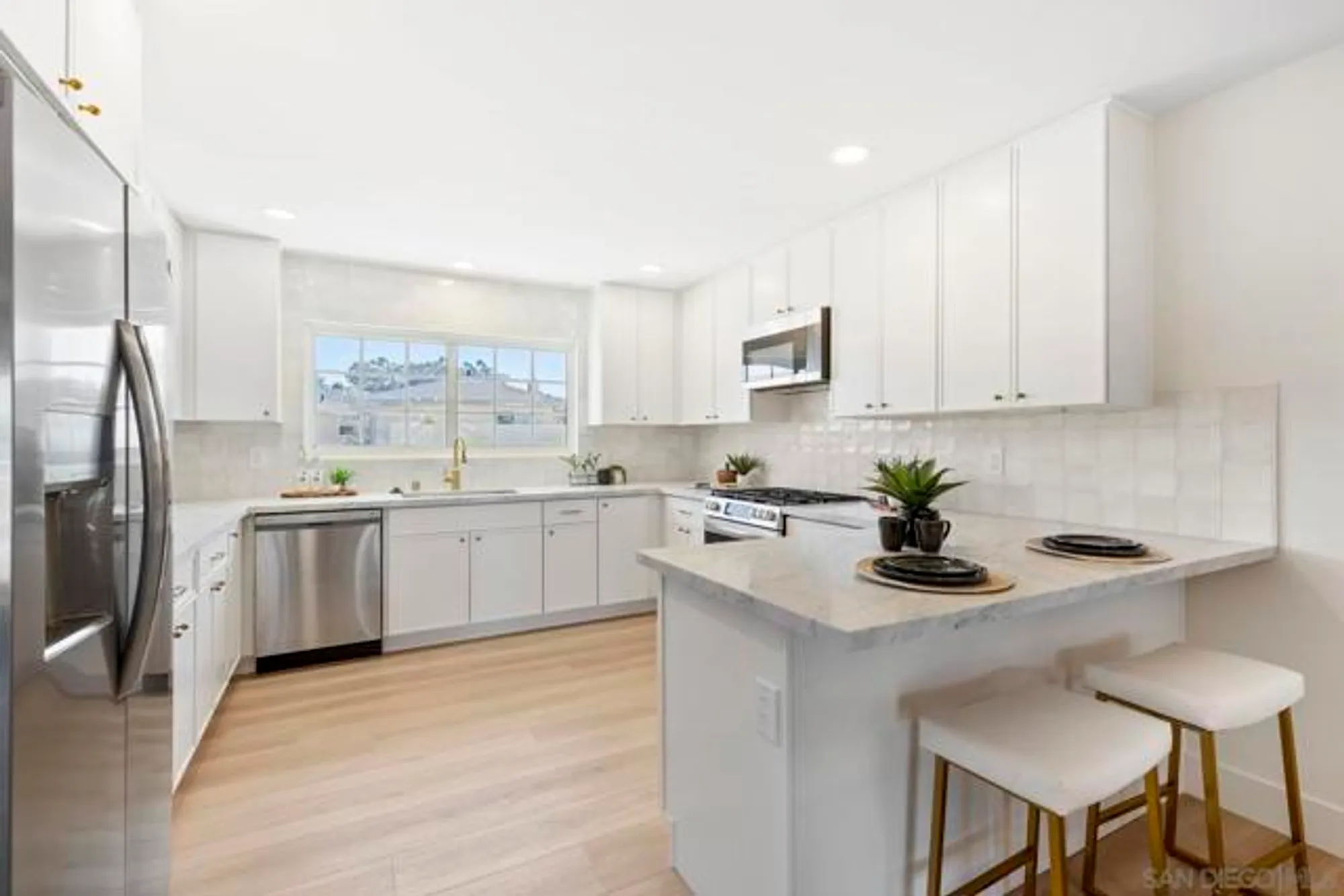 Property Slideshow image 14 of 34 | 12494 senda rd, San Diego, CA, 92128